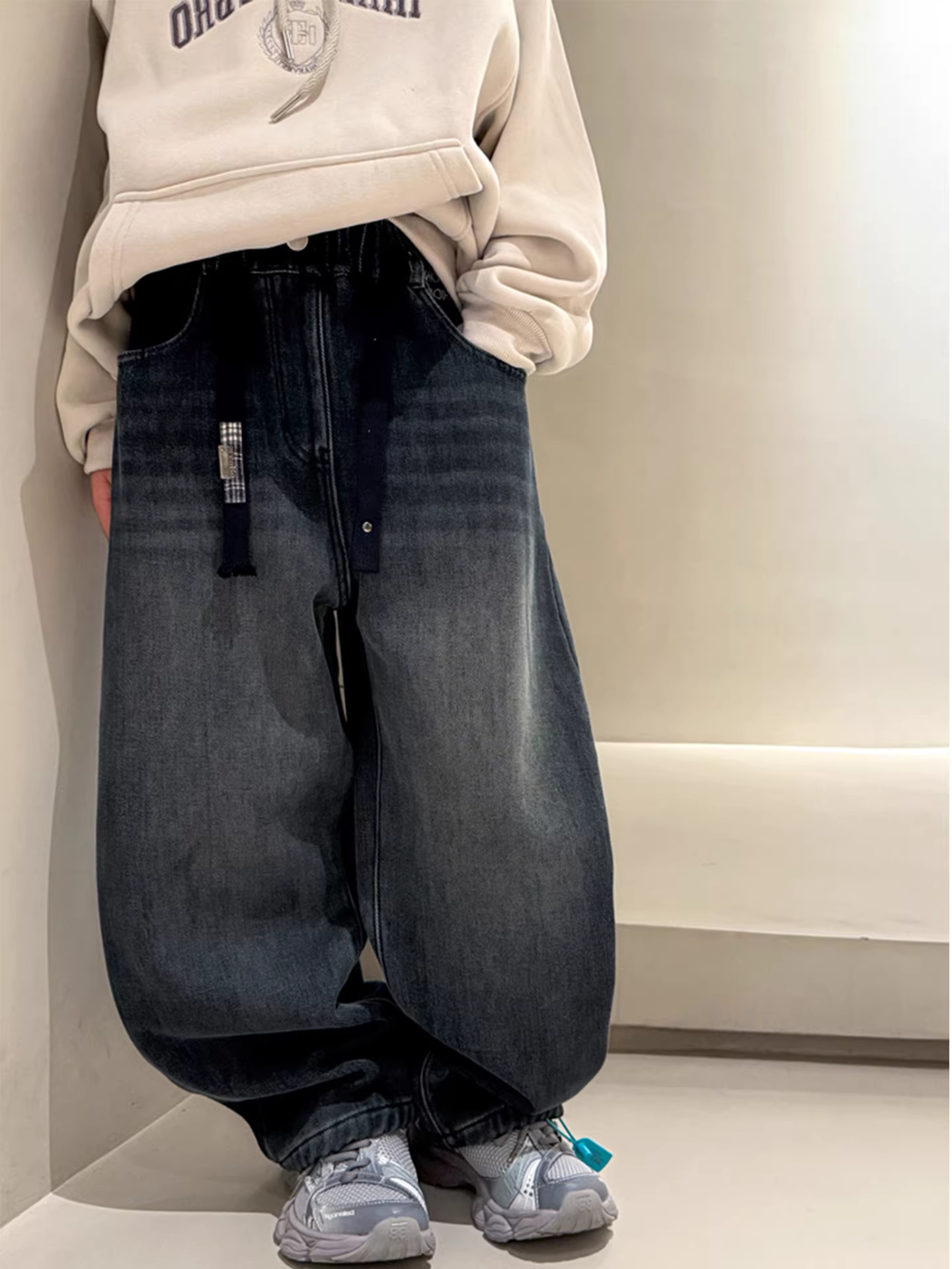 Quần jean lót lông phong cách retro trẻ em, quần áo trẻ em mùa đông 2025, mẫu mới dành cho bé trai và bé gái, kiểu Hàn Quốc, dày dặn, ống thẳng, quần dài