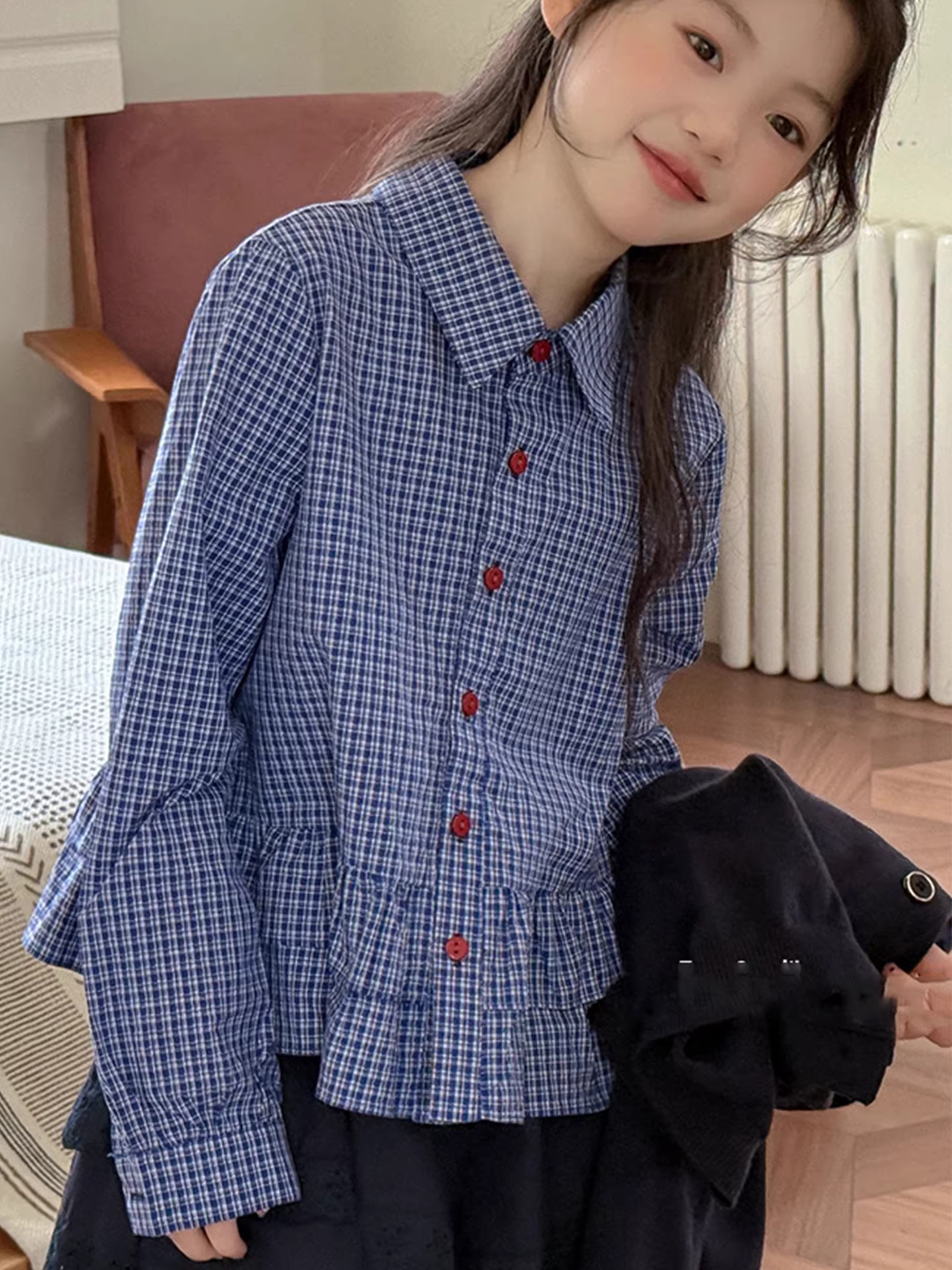 Áo sơ mi kẻ caro xanh đậm cotton nguyên chất tay dài dáng ngắn tôn dáng cho bé gái mùa thu 2025