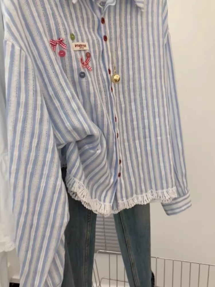 Áo sơ mi viền ren sành điệu cho bé gái, kiểu mới xuân thu 2025, áo sơ mi sọc xanh cho trẻ lớn