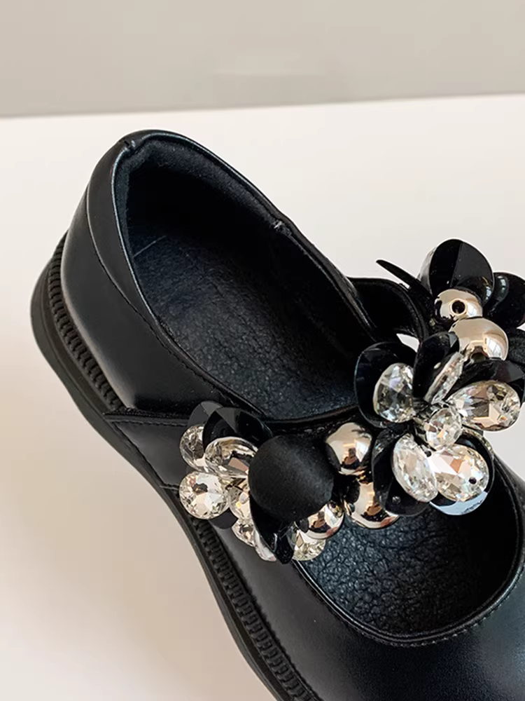 Giày công chúa bé gái mùa xuân 2025, kiểu dáng tròn, khóa dán, chất liệu da thật, đế dày, mũi vuông, họa tiết hoa, đế mềm