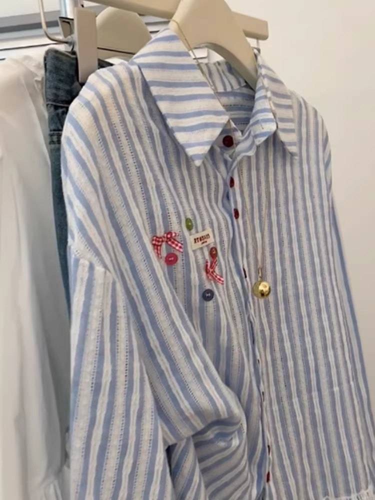 Áo sơ mi viền ren sành điệu cho bé gái, kiểu mới xuân thu 2025, áo sơ mi sọc xanh cho trẻ lớn