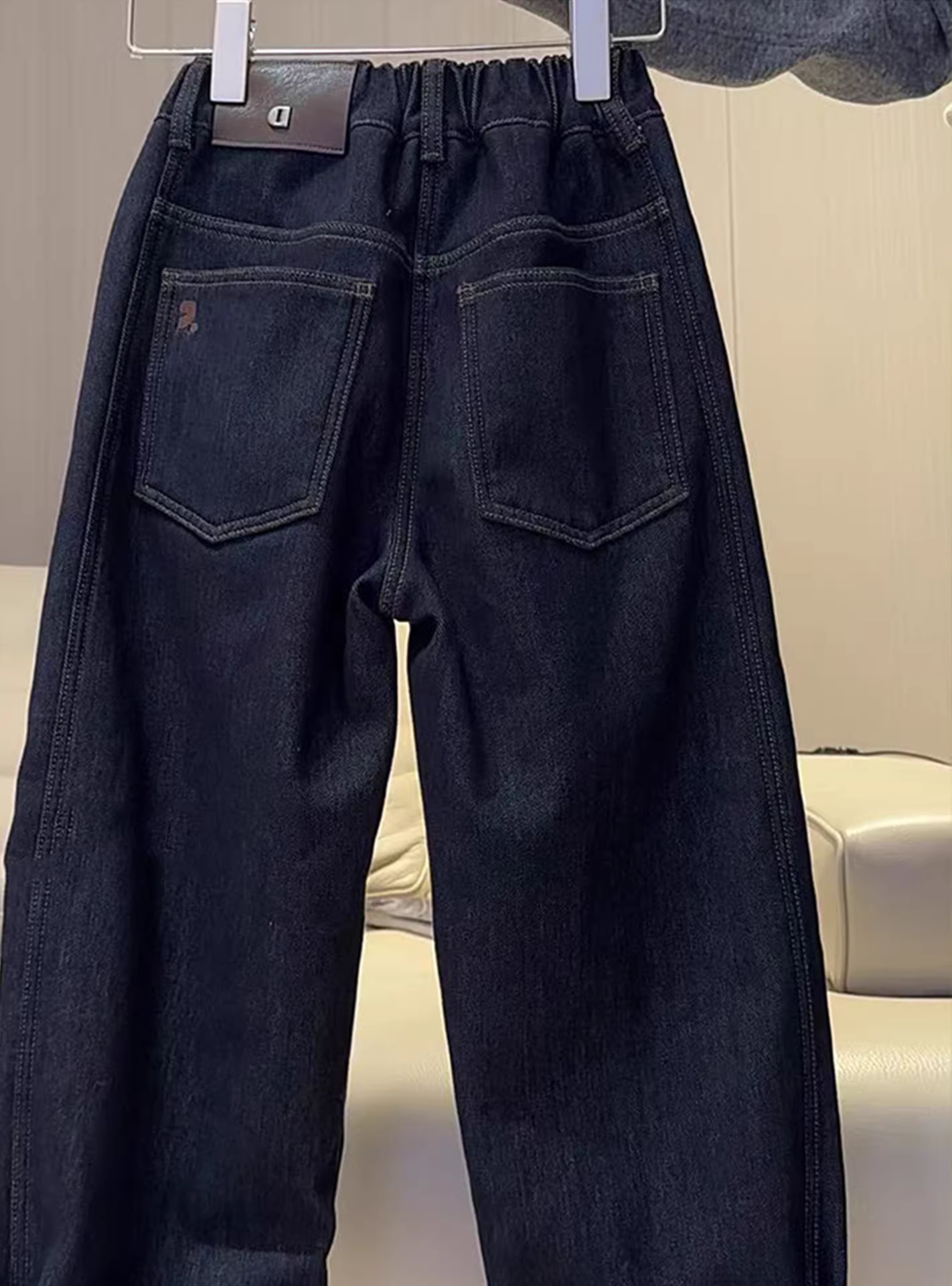 Quần jean lót lông cừu cho bé gái, quần thường ngày, quần ống thẳng, quần áo trẻ em cỡ vừa và lớn, mùa thu đông, ống rộng, rộng rãi, dày dặn, đa năng, ấm áp và hợp thời trang.