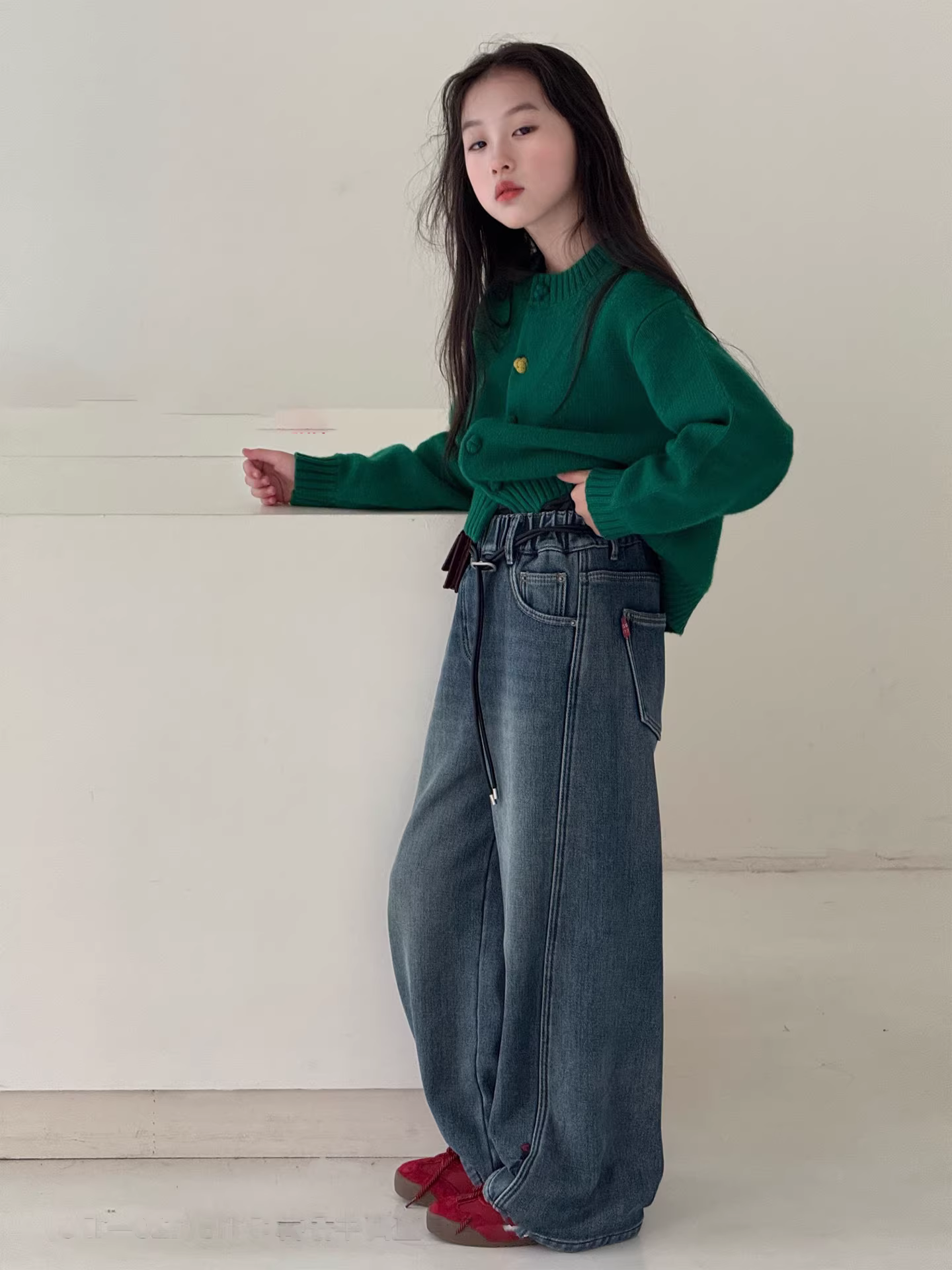 Quần jeans ống đứng lót lông dày kiểu mới mùa đông 2025 dành cho bé gái, quần ống rộng suông cho bé gái