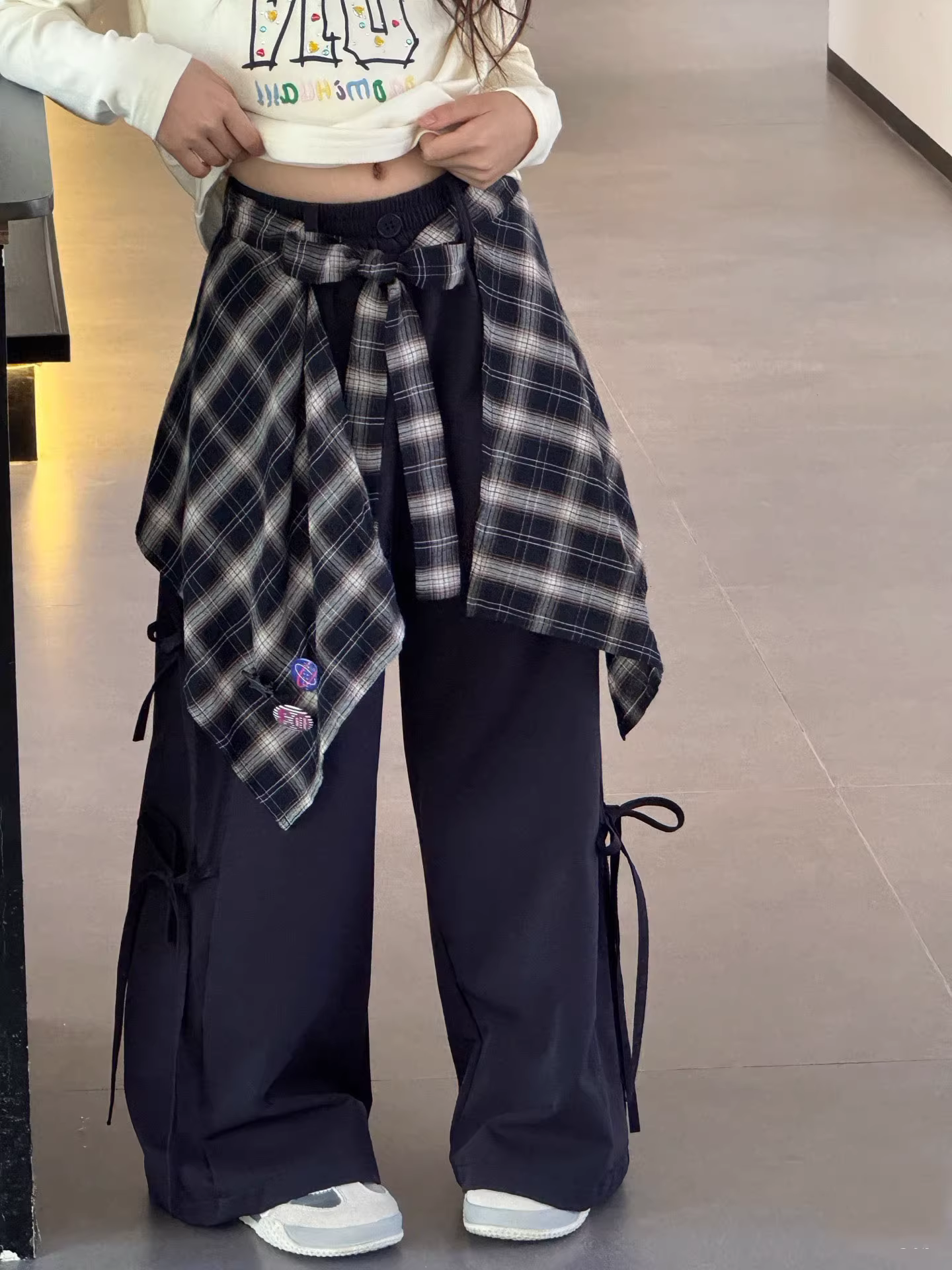 Quần áo bảo hộ lao động cho bé gái quần dài mùa thu dáng rộng thẳng chân váy kẻ sọc quần áo trẻ em khiêu vũ đường phố phong cách cổ điển Mỹ