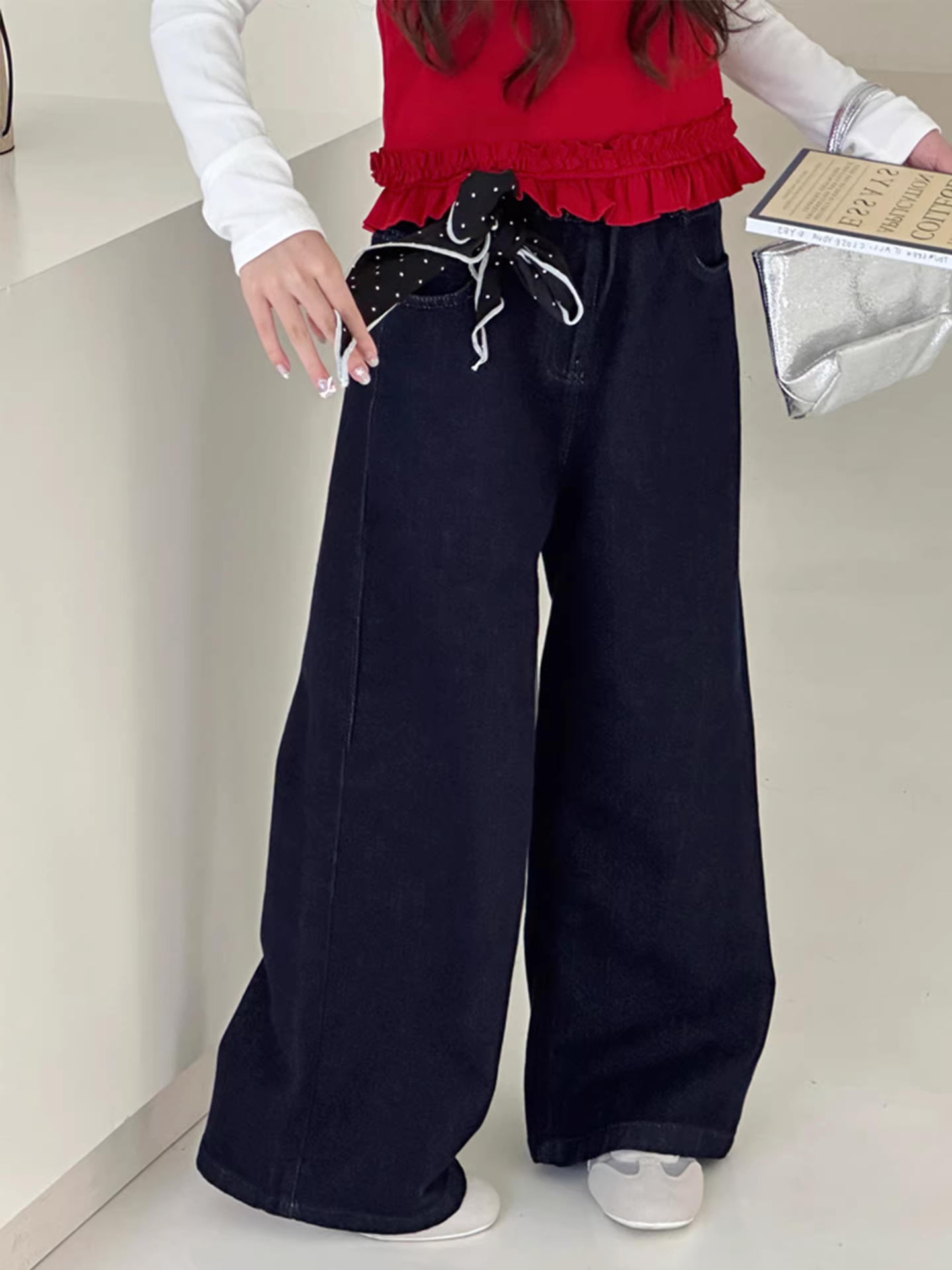 Quần bé gái thu đông 2025 kiểu mới, quần jeans chấm bi phối nơ cho bé lớn, quần ống đứng phong cách Hàn Quốc, quần ống rộng