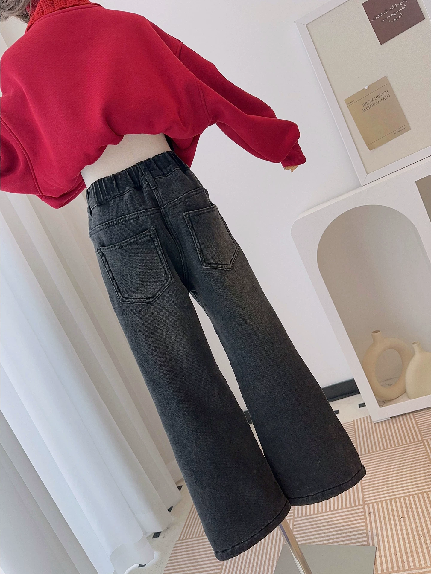 Quần denim chuông dáng rộng tích hợp lông cừu, có mặt dây chuyền hình trái tim dành cho bé gái mùa đông, quần ống loe dày dặn giữ ấm giúp bé thon gọn