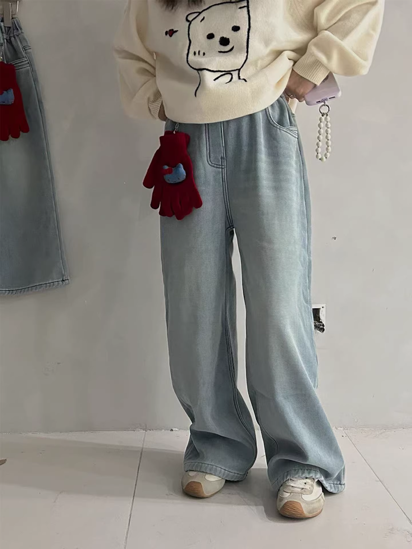 Quần jean lót lông cừu cho bé gái, kiểu mới mùa đông 2025, màu xanh nhạt, dáng rộng ống đứng, dành cho trẻ trung bình và lớn, size nhỏ nhắn