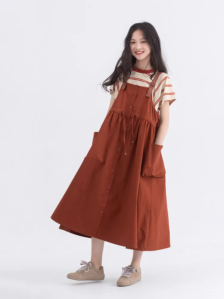 Váy bé gái hè 2025 kiểu mới, váy yếm công sở ngoài trời dành cho trẻ lớn, váy xếp ly công chúa dáng suông dài trung bình