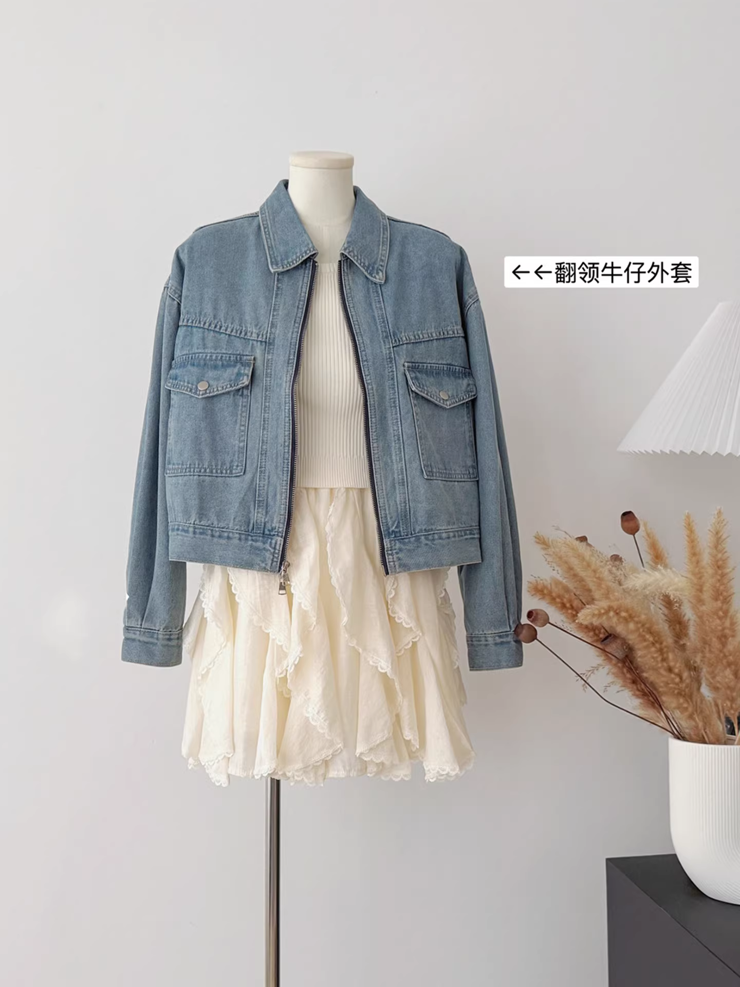 Áo khoác denim ngắn cổ tròn màu xanh cổ điển dành cho nữ, kiểu dáng mới mùa thu 2025, thanh lịch, nhỏ nhắn