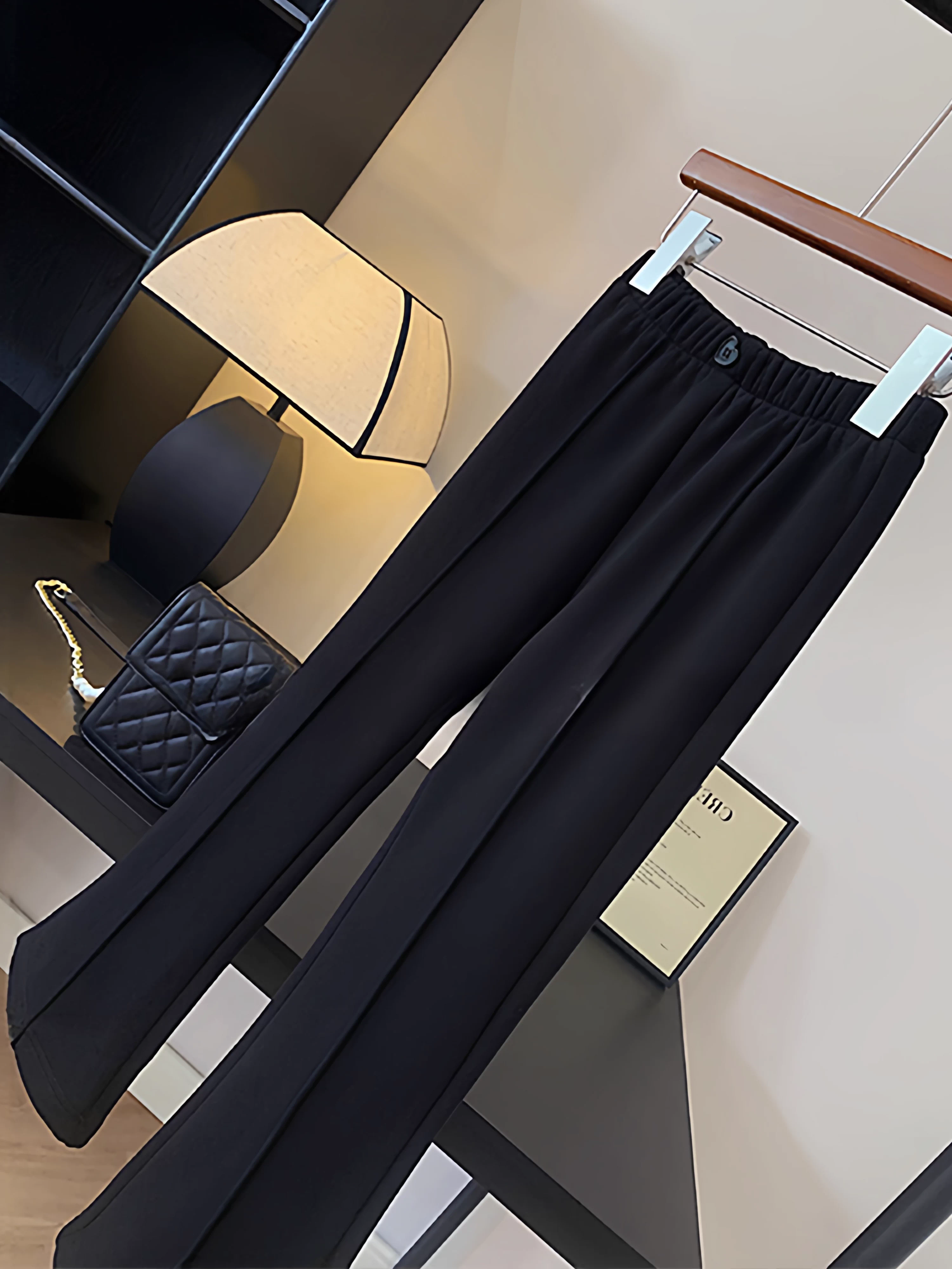 Quần ống loe ôm sát có lót lông cừu cạp cao dành cho nữ, bộ sưu tập thu đông mới, quần ống loe màu đen đa năng, phong cách giản dị dành cho trẻ lớn.