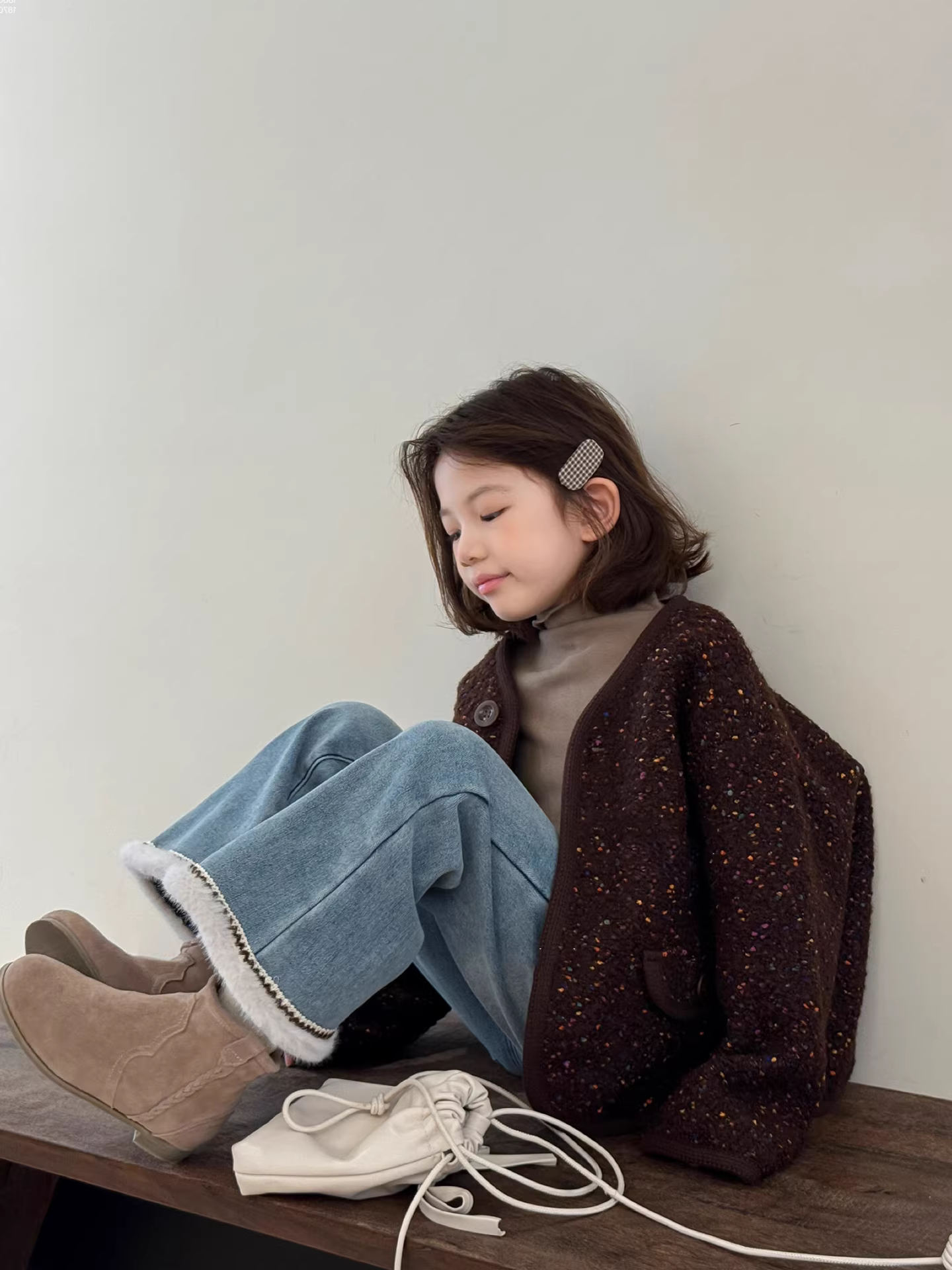 Quần áo trẻ em mùa đông 2025 kiểu Hàn Quốc mới dành cho bé gái, quần jeans ống loe lót lông mềm mại, đa năng, thời trang, dáng nhỏ nhắn, dài