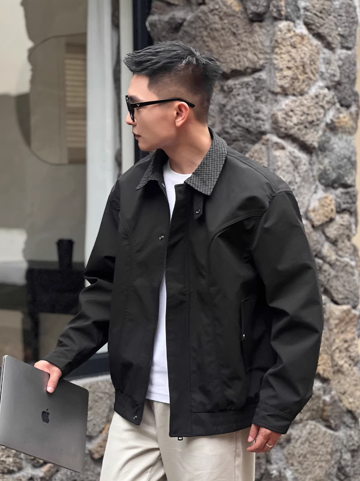 Trang phục số 22 có áo khoác Michigan cao cấp dành cho nam, thích hợp cho mùa thu đông, với thiết kế kiểu nhà kho, rộng rãi, thoáng mát và sành điệu, mang lại sự ấm áp.