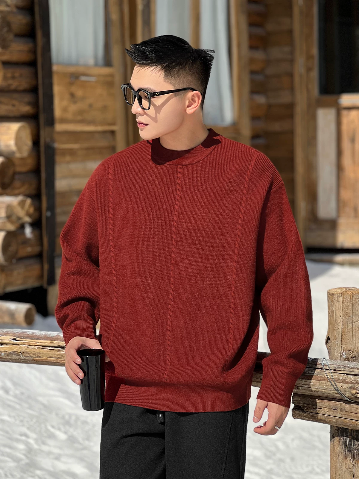 Số 22 mặc áo len dệt kim dày dặn giữ ấm mùa đông dành cho nam giới làm lớp lót bên trong cho dịp Giáng sinh và năm mới.