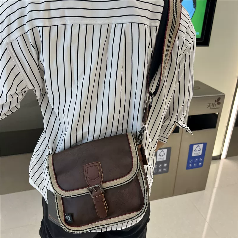 Túi đeo chéo nhỏ sọc thời trang Threebox dành cho nam giới, phong cách retro giản dị, túi đeo vai bằng da mềm kiểu Nhật Bản và Hàn Quốc có khóa, túi xách nữ