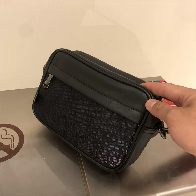 Túi đeo chéo nam sọc thời trang Nhật Bản và Hàn Quốc ba ngăn, phong cách hip-hop, unisex, chất liệu PU thời trang