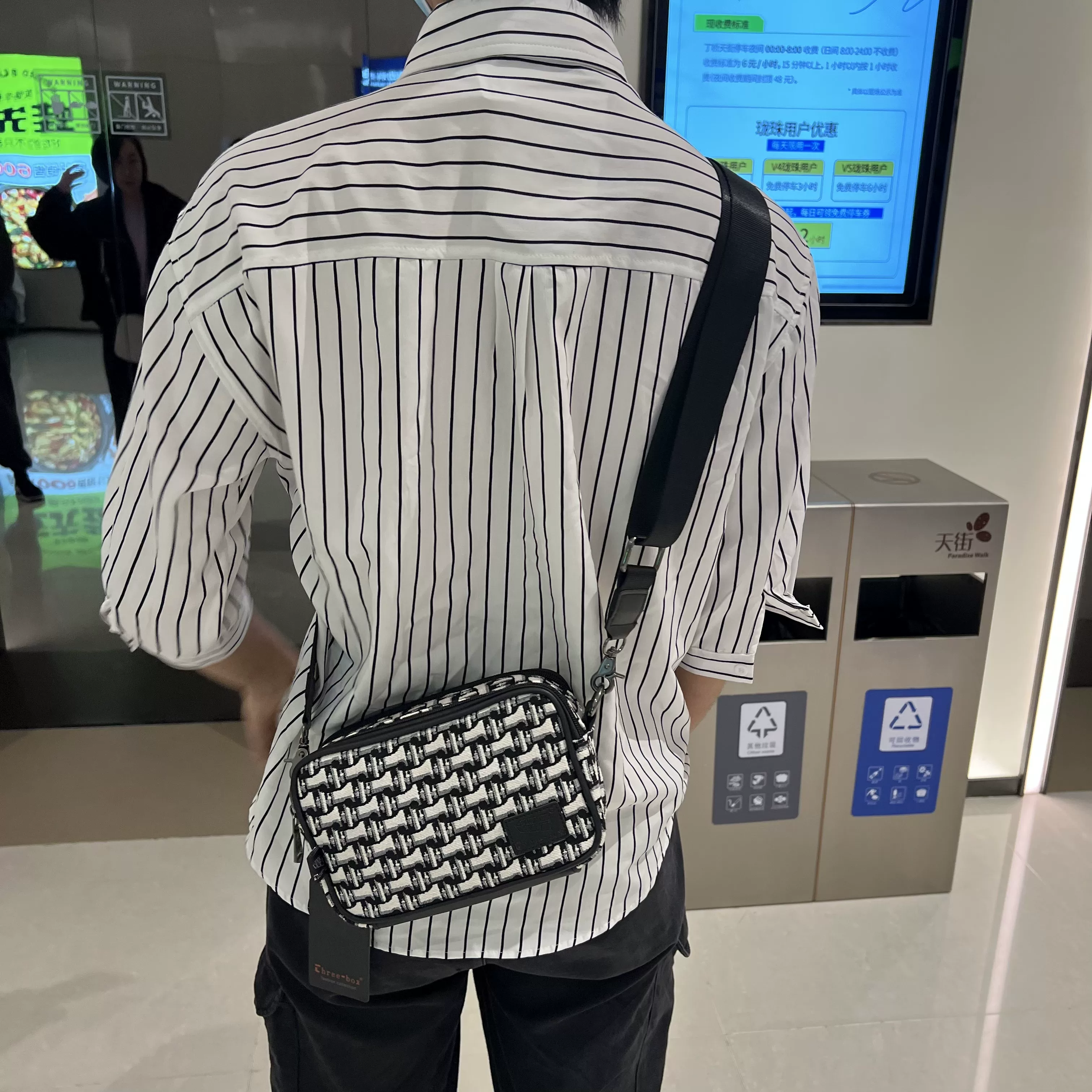 Túi đeo chéo nam thời trang 2025 họa tiết răng cưa phong cách Nhật Bản và Hàn Quốc, túi đeo vai nam cá tính, túi đeo chéo đen trắng