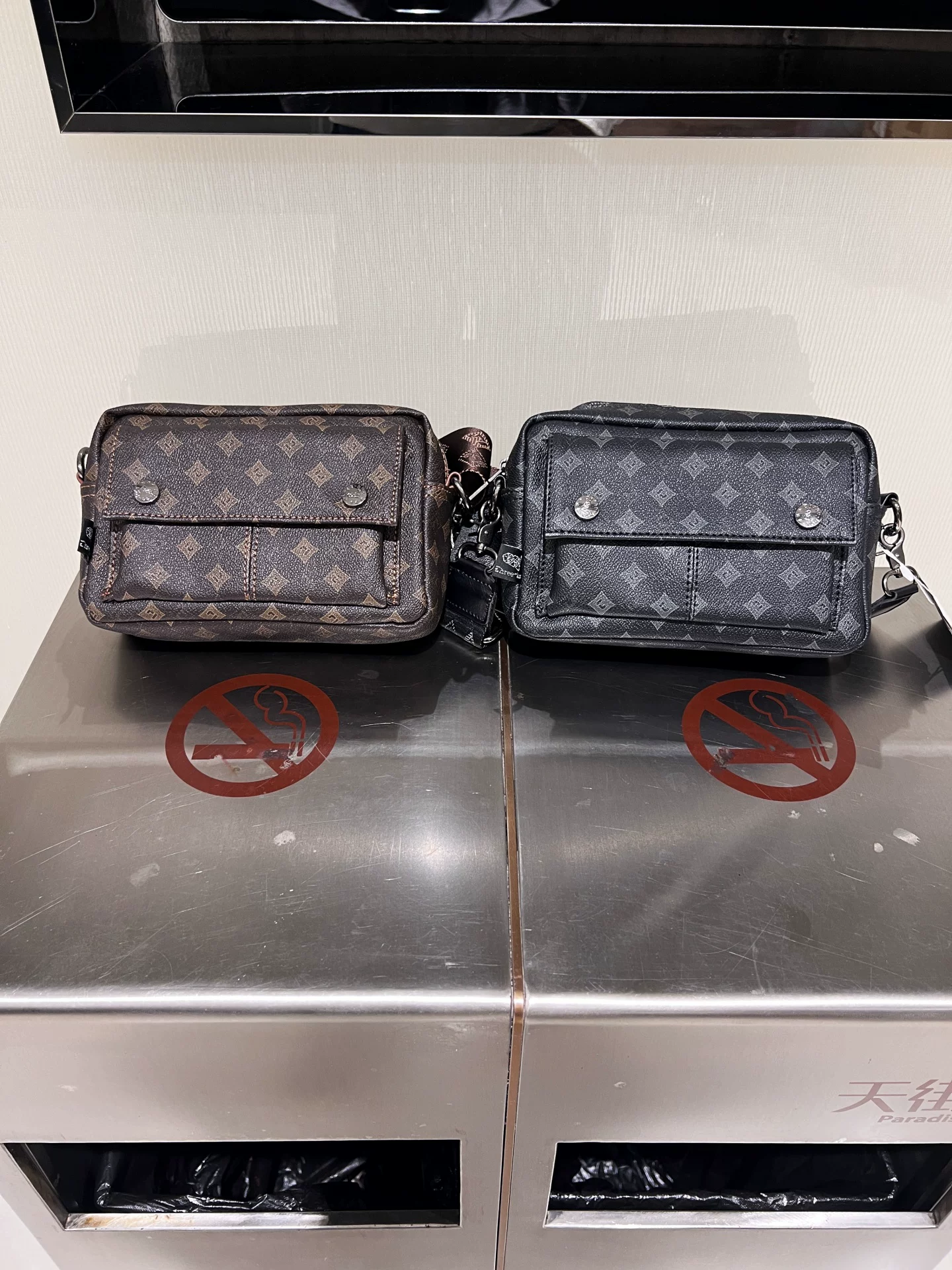 Túi đeo chéo nam phong cách đường phố thời trang 2026, kiểu vintage, unisex, họa tiết ca rô, balo thời thượng, thích hợp đi làm