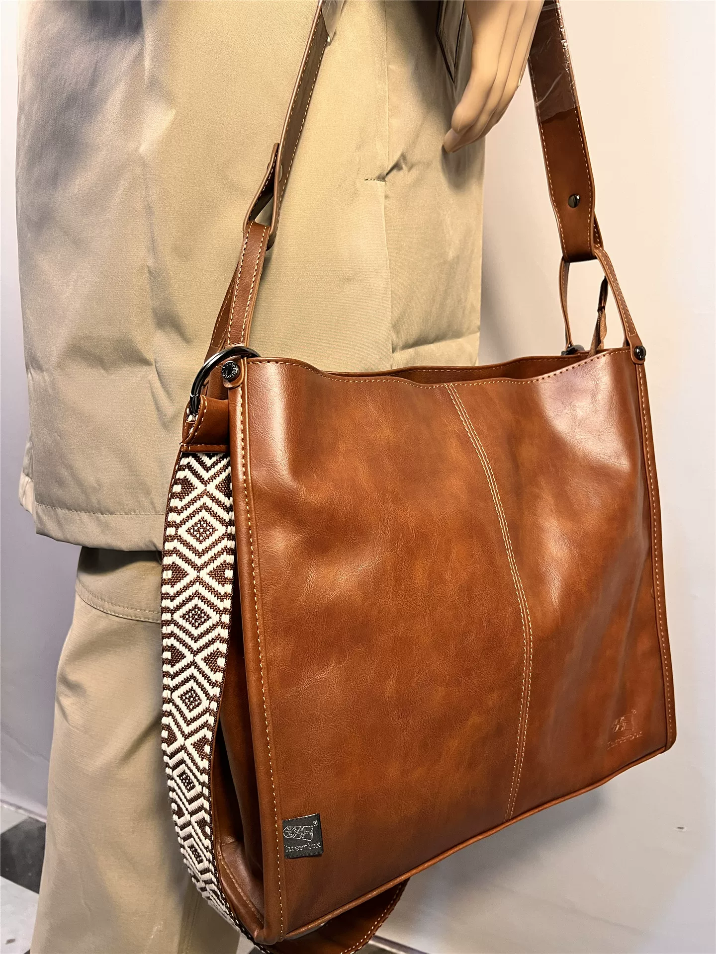 Túi tote đi làm phong cách đường phố unisex Túi đeo chéo Nhật Bản và Hàn Quốc Túi đeo vai đa năng Túi xách da mềm Ba lô du lịch