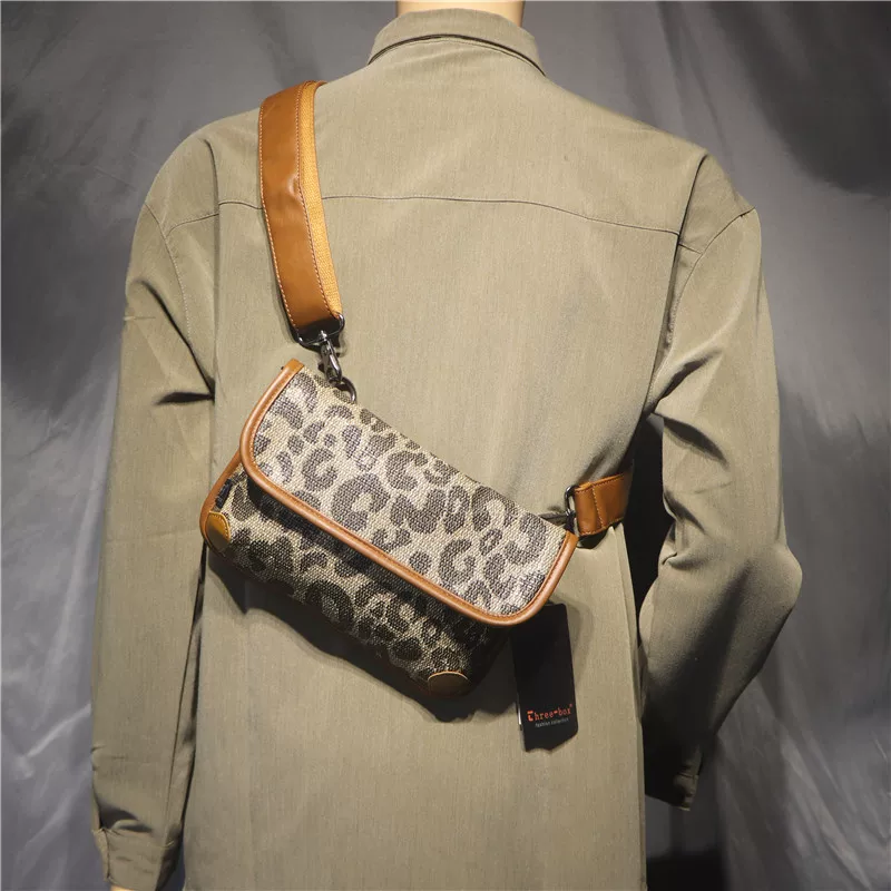 Túi đeo chéo unisex họa tiết da báo Threebox túi nhỏ hợp thời trang có nắp lật thông thường túi đeo vai phong cách Nhật Bản túi đựng điện thoại dập nổi