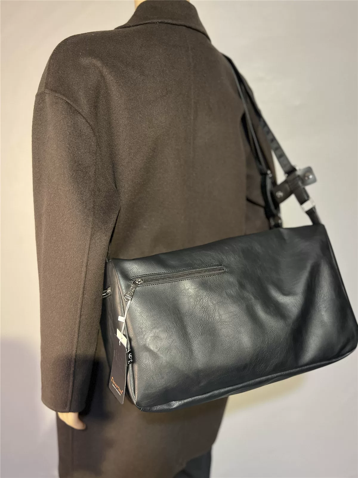 Túi đeo vai nam thời trang 2025, dung tích lớn, phong cách Nhật Bản, Hàn Quốc, Anh, chất liệu da mềm, túi đeo chéo, túi xách hàng hiệu thời thượng, balo lớn