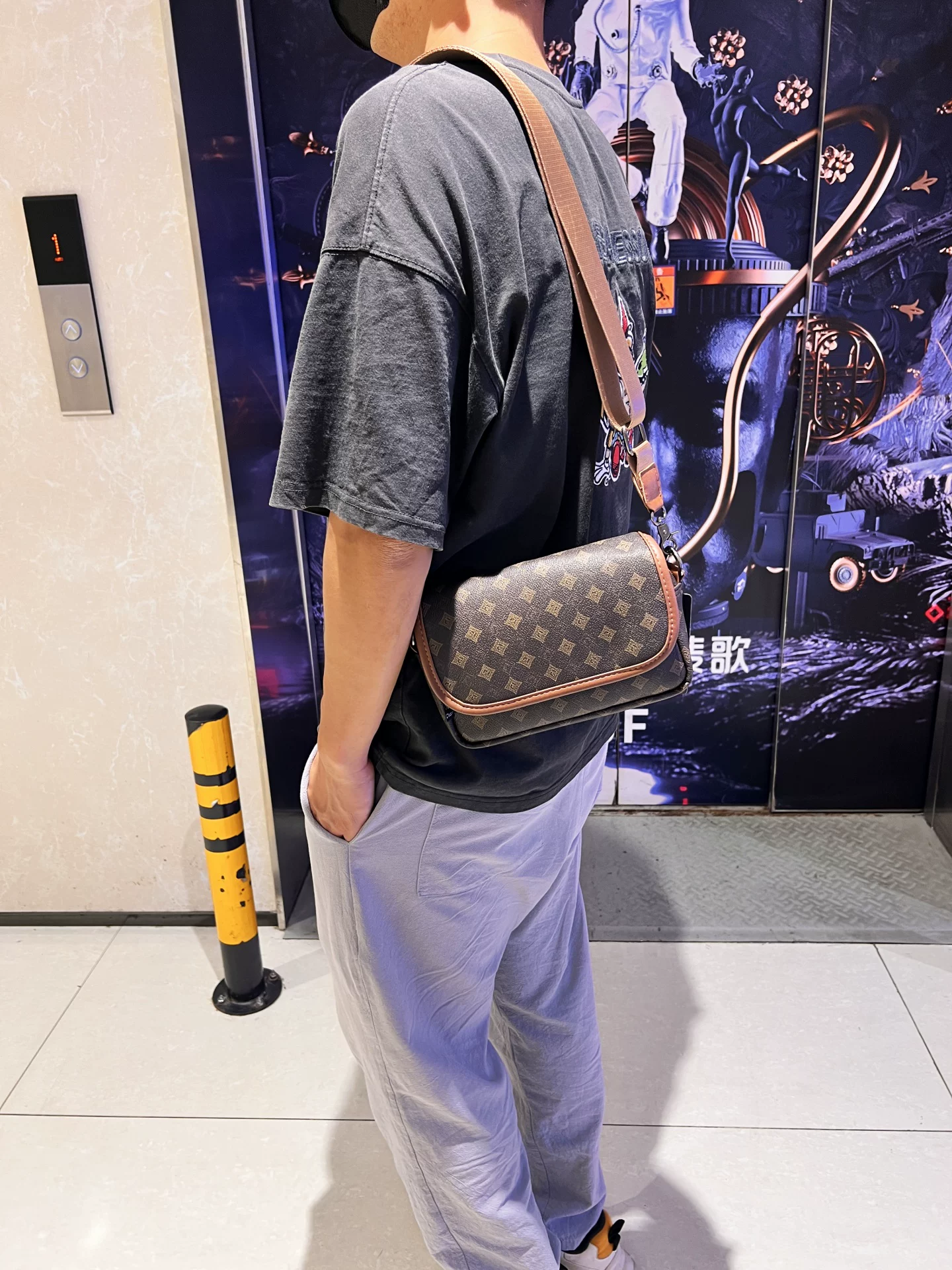 Túi đeo vai nam kẻ sọc thông thường ba ngăn, túi đeo chéo nhỏ thời trang dành cho người đi làm, túi đựng điện thoại unisex dành cho người bị cận thị