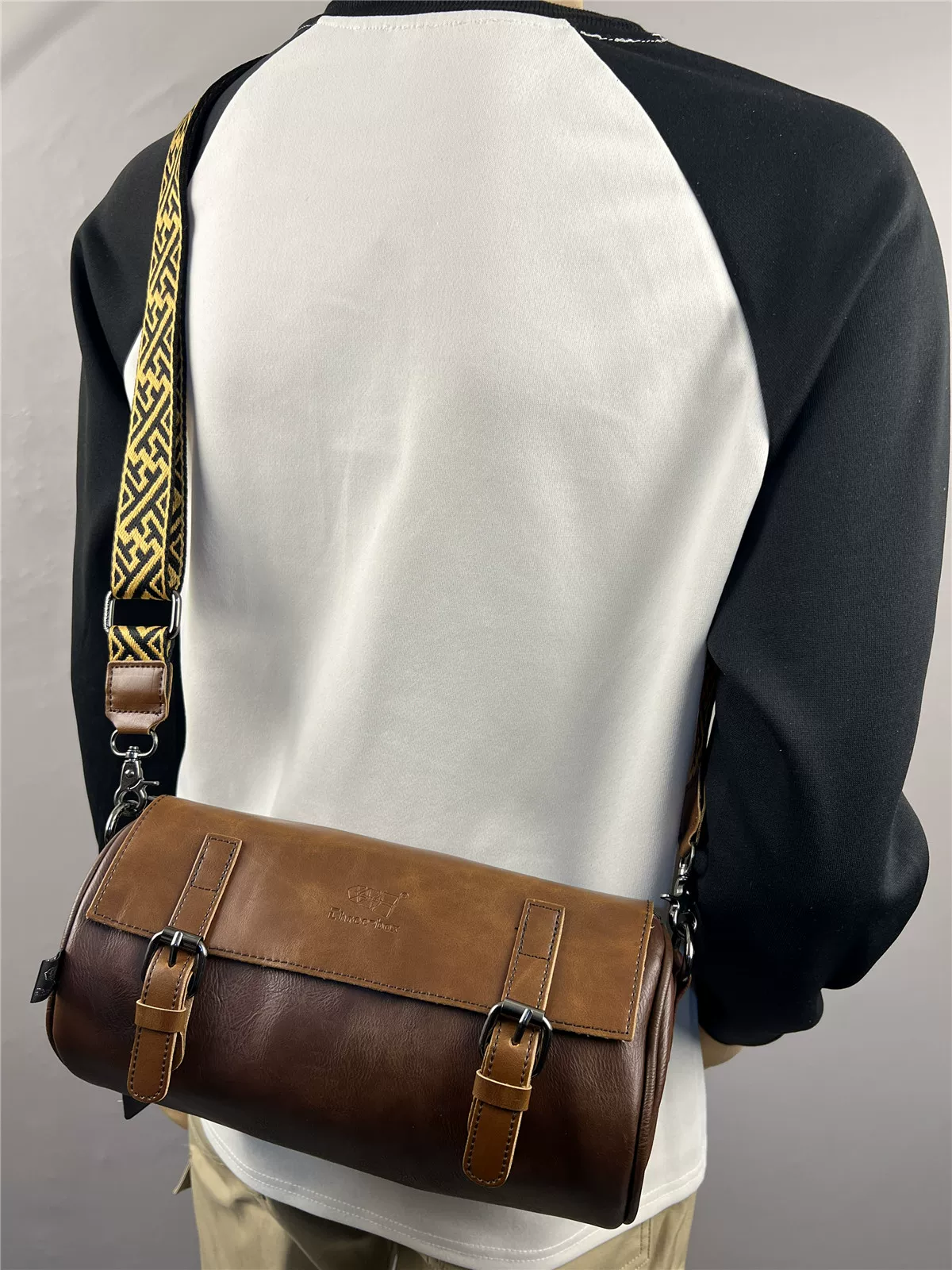 Túi đeo vai nam ba ngăn kiểu Nhật Bản và Hàn Quốc, túi hình trụ đi làm, túi đeo chéo nam thời trang bằng da PU, balo cá tính