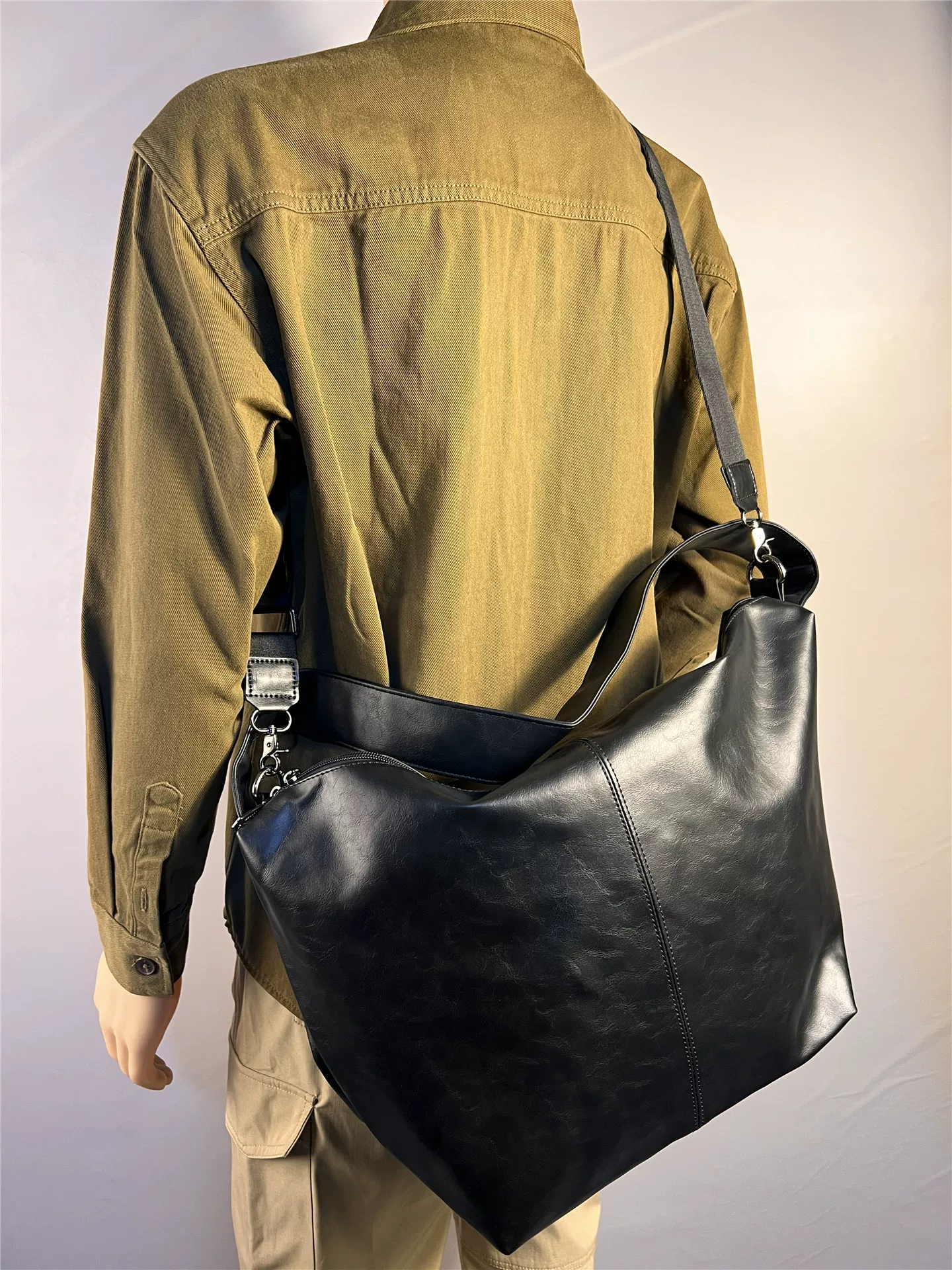 Túi đeo chéo nam thời trang 2025, túi du lịch ngắn ngày ngoài trời, túi đeo vai đơn giản, dung tích lớn, kiểu dáng hiện đại