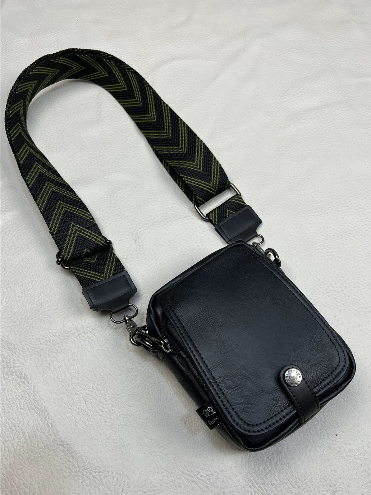 Túi đeo chéo nam thời thượng 2025 với dây đeo rộng nhiều màu sắc, túi đeo vai đơn giản ngoài trời, balo điện thoại nhỏ hình vuông phong cách Nhật Bản và Hàn Quốc