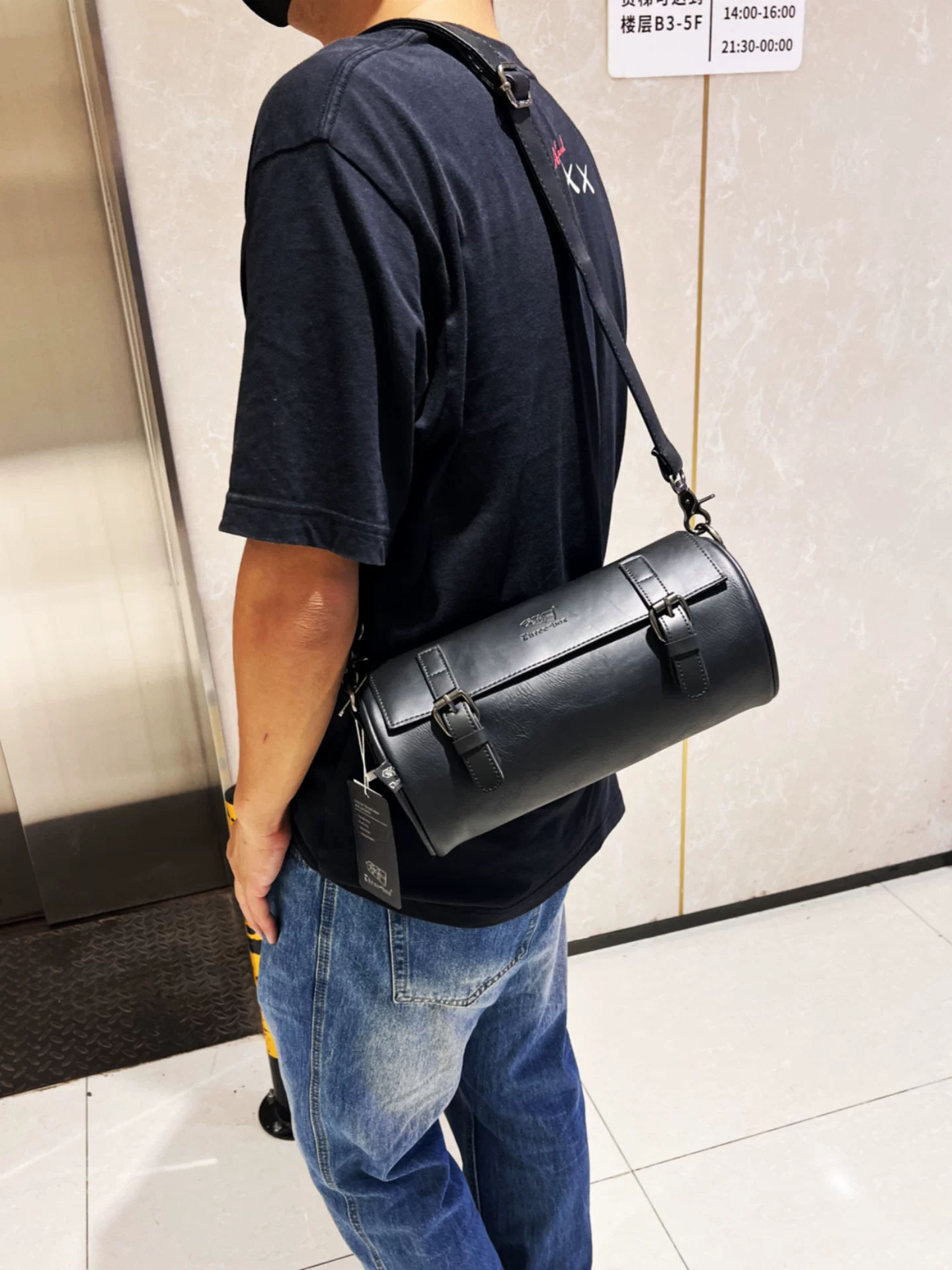 Túi đeo vai nam hình trụ hợp thời trang Threebox, túi đeo chéo hình trụ phong cách Nhật Bản và Hàn Quốc, túi đeo chéo có khóa dành cho nam.