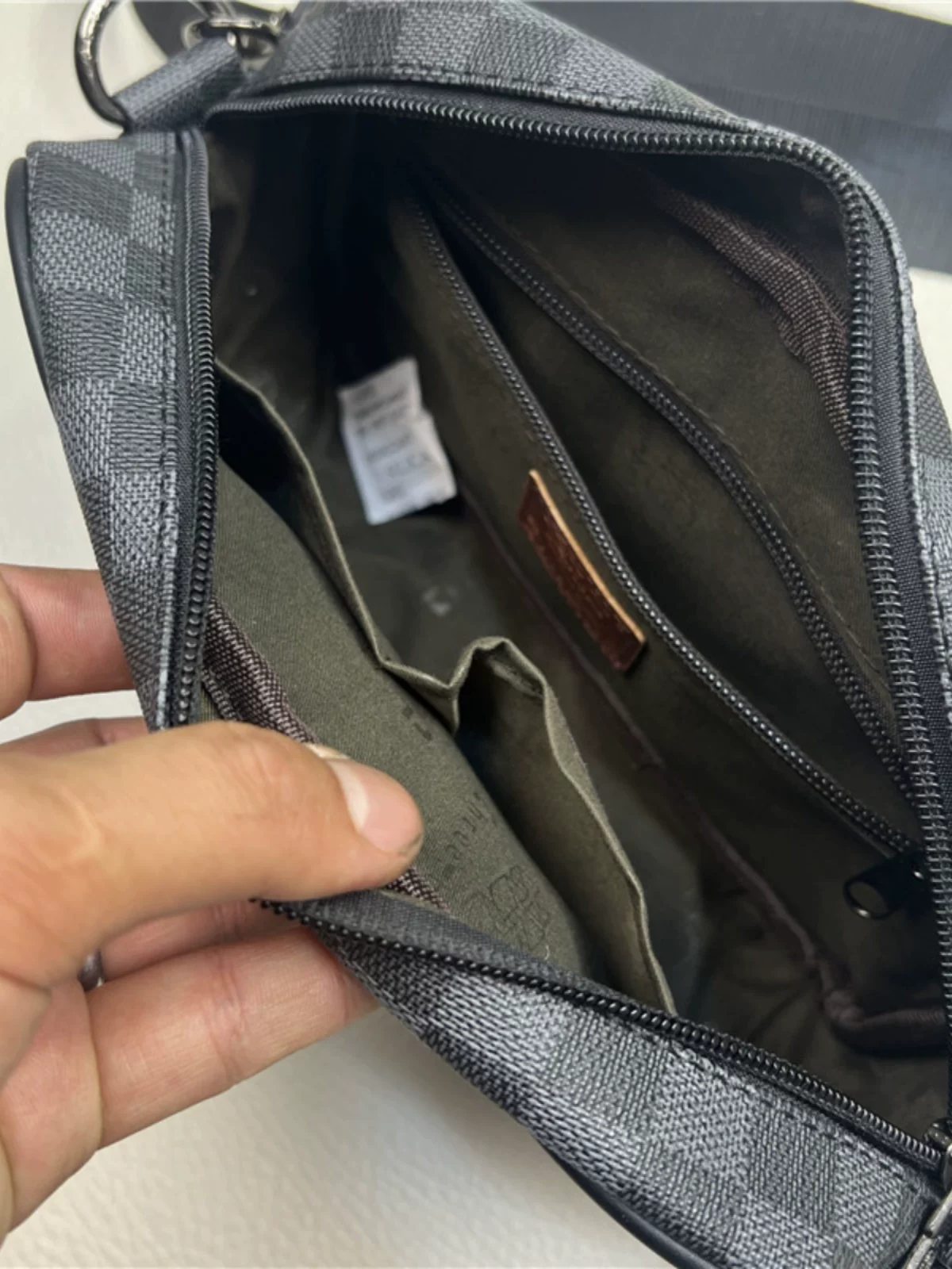 Ba hộp túi xách nam kiểu Trung Quốc mới, túi đeo vai kẻ sọc thời trang Nhật Bản và Hàn Quốc, ba lô kiểu Hàn Quốc thông thường, túi đeo ngực, túi đeo chéo.