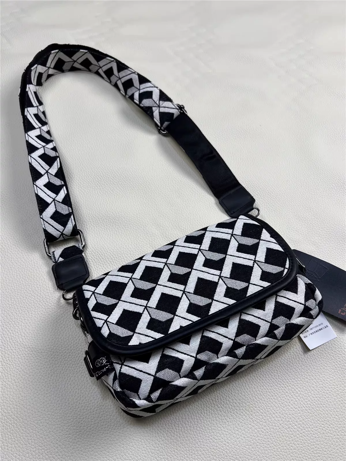 Túi đeo vai unisex vải canvas phong cách Hàn Quốc thời trang ba ngăn, họa tiết ca rô đen trắng, balo đeo chéo ngoài trời, túi nam