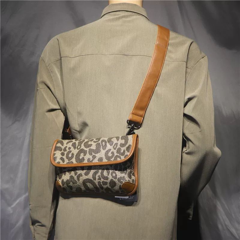 Túi đeo chéo unisex họa tiết da báo Threebox túi nhỏ hợp thời trang có nắp lật thông thường túi đeo vai phong cách Nhật Bản túi đựng điện thoại dập nổi
