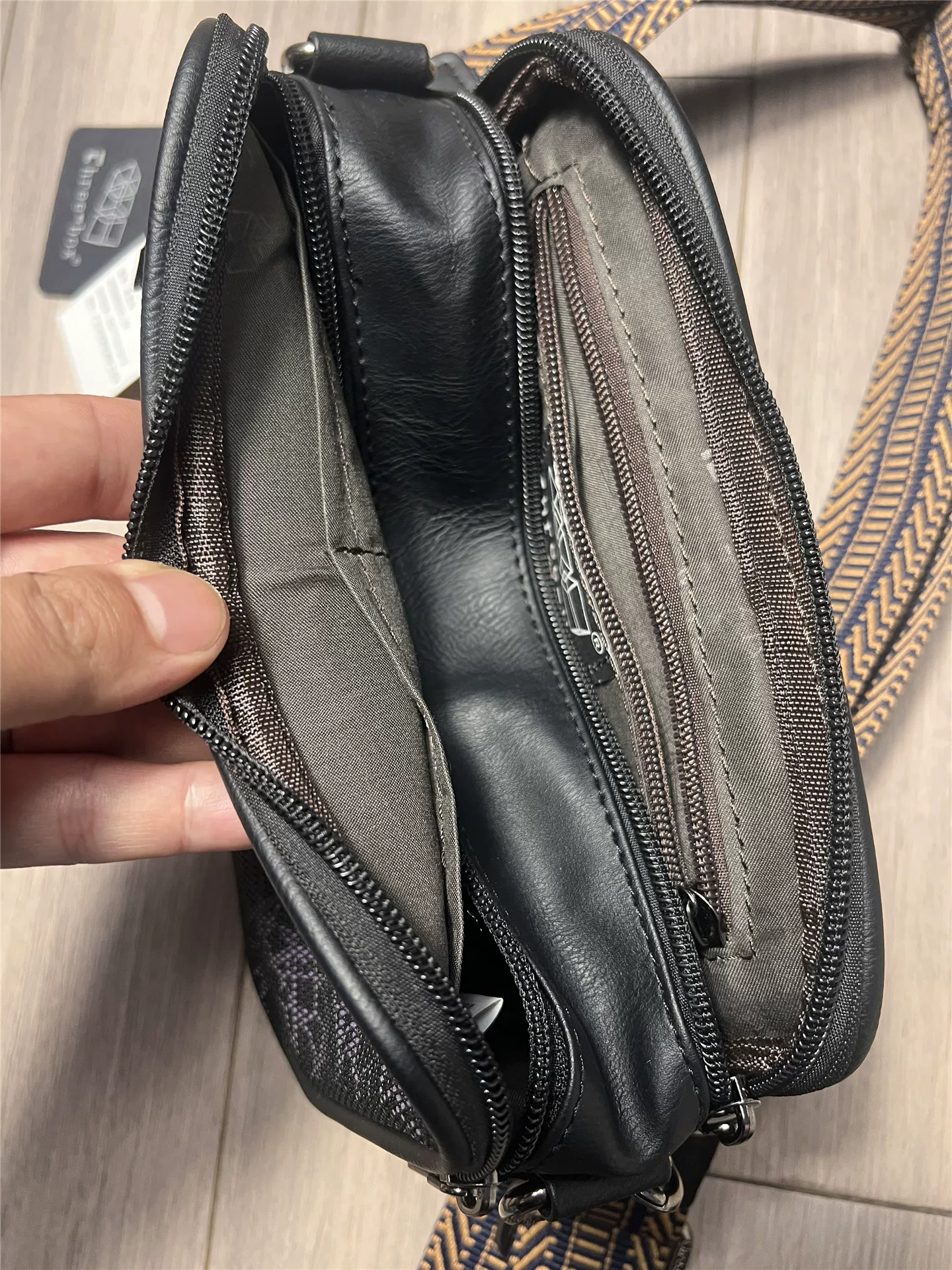 Túi đeo chéo nam thời trang thương hiệu mới Three-Box 2025 phong cách Hàn Quốc và Nhật Bản, balo đi làm chất liệu da mềm, túi đeo vai thường ngày