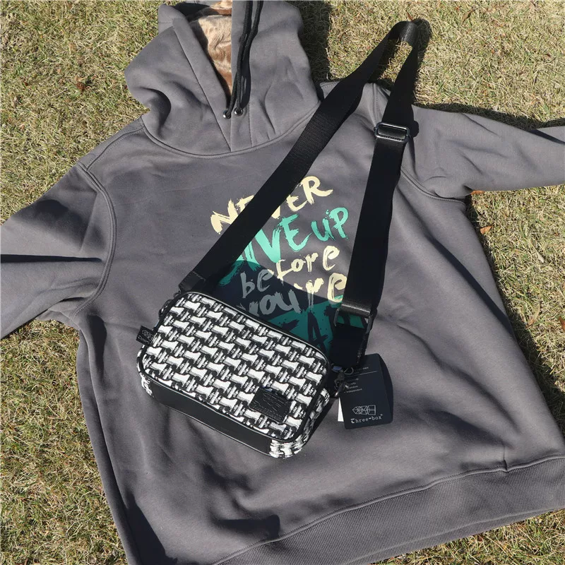 Túi đeo vai kẻ sọc unisex thương hiệu threebox hợp thời trang Túi đeo chéo nam bằng vải canvas Nhật Bản và Hàn Quốc Ba lô điện thoại thể thao thời trang