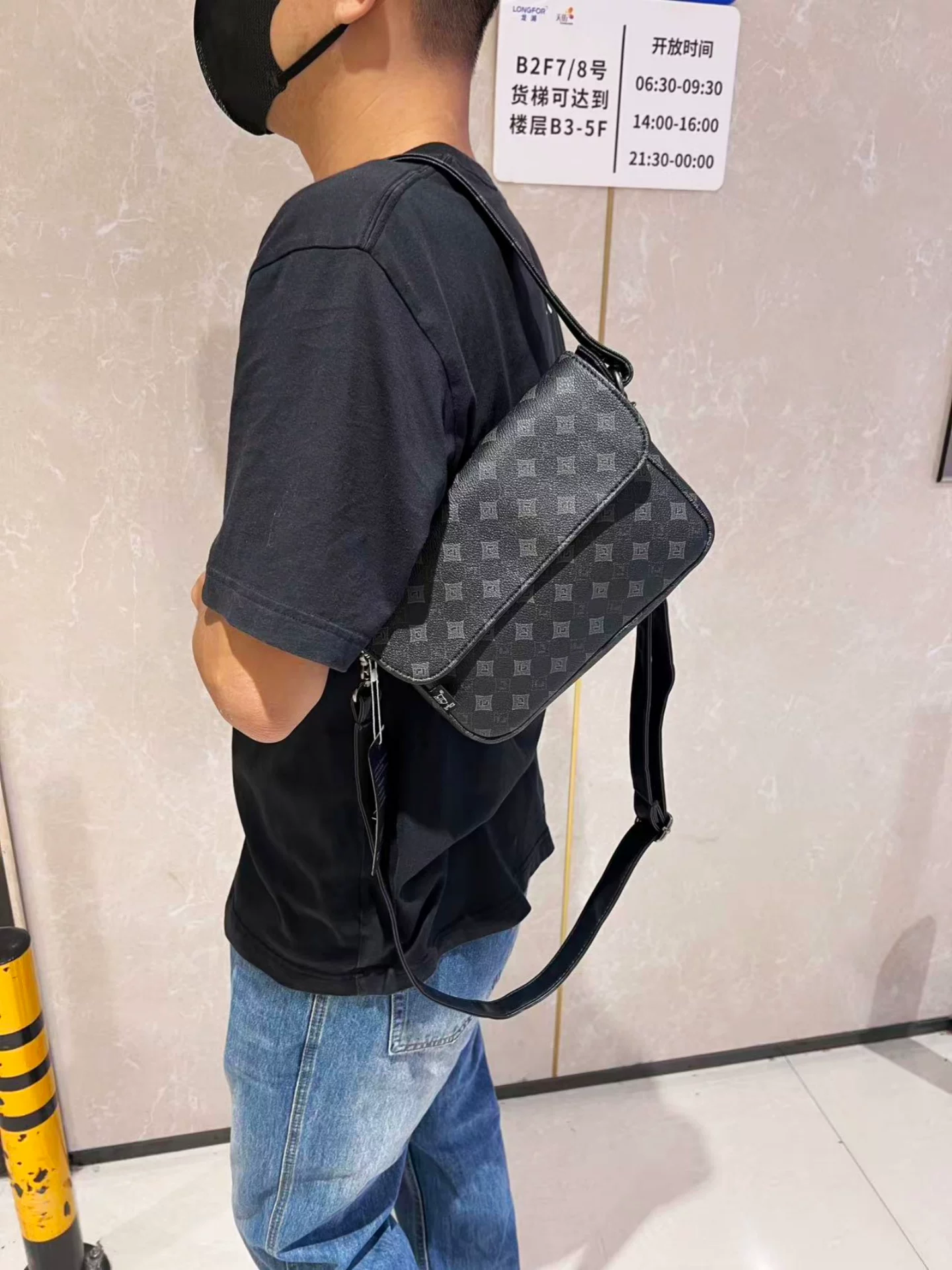 Túi đeo vai ba ngăn dành cho nam giới Nhật Bản và Hàn Quốc, túi đeo chéo thương hiệu thời trang, túi đeo chéo đi làm in chữ unisex, túi nhỏ