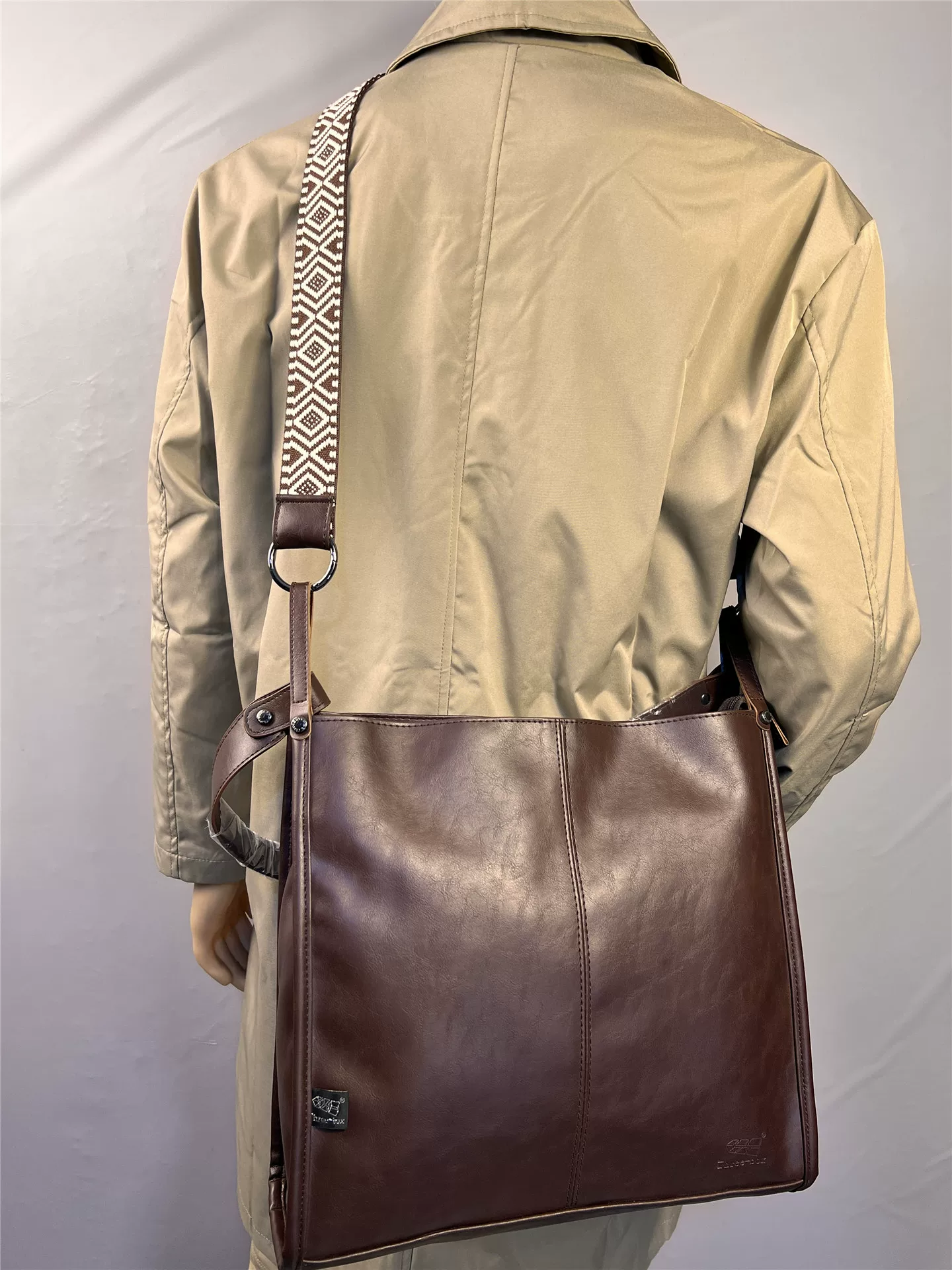 Túi tote đi làm phong cách đường phố unisex Túi đeo chéo Nhật Bản và Hàn Quốc Túi đeo vai đa năng Túi xách da mềm Ba lô du lịch