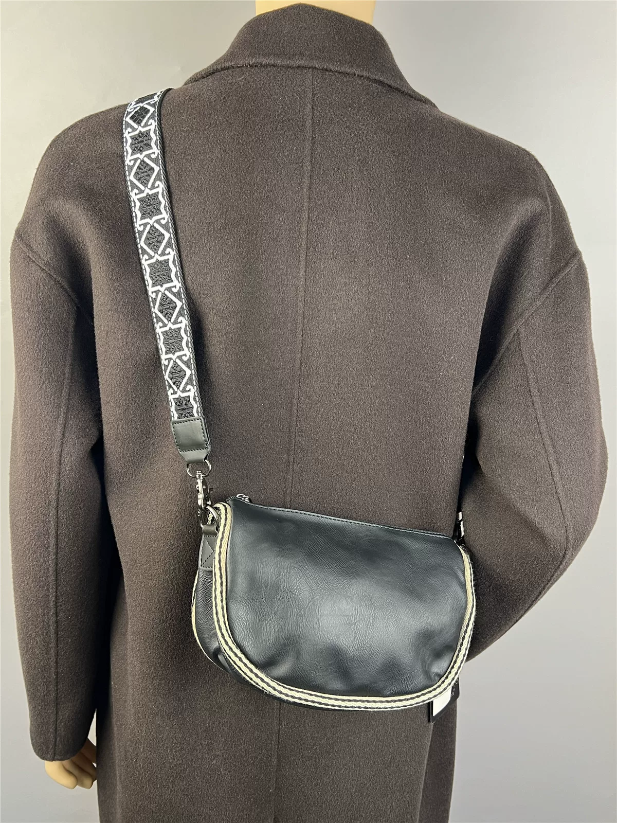 Túi hình lưỡi liềm hợp thời trang dành cho nam giới của Threebox, túi đeo chéo kiểu Hàn Quốc và Nhật Bản, túi đeo vai bằng da mềm kiểu Anh thông thường