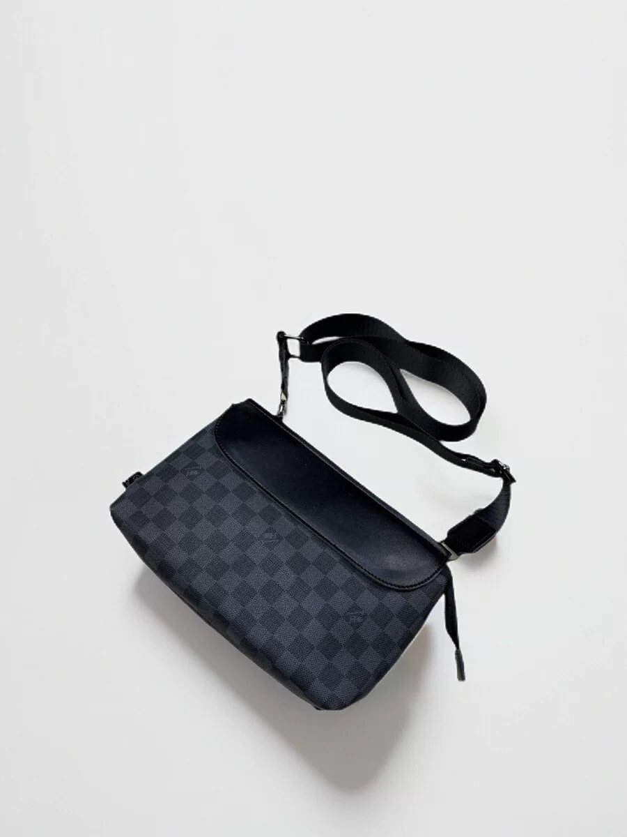 Túi đeo chéo nhỏ họa tiết ca rô thời thượng 2025, túi đeo vai nam kiểu caro thời trang, túi đeo chéo nam nắp gập