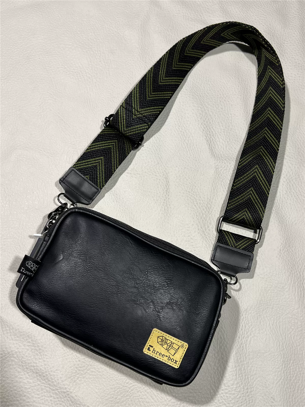 Túi đeo chéo nam 2024 kiểu Hàn Nhật, ba ngăn, thời trang, đơn giản, nhỏ gọn, tiện dụng