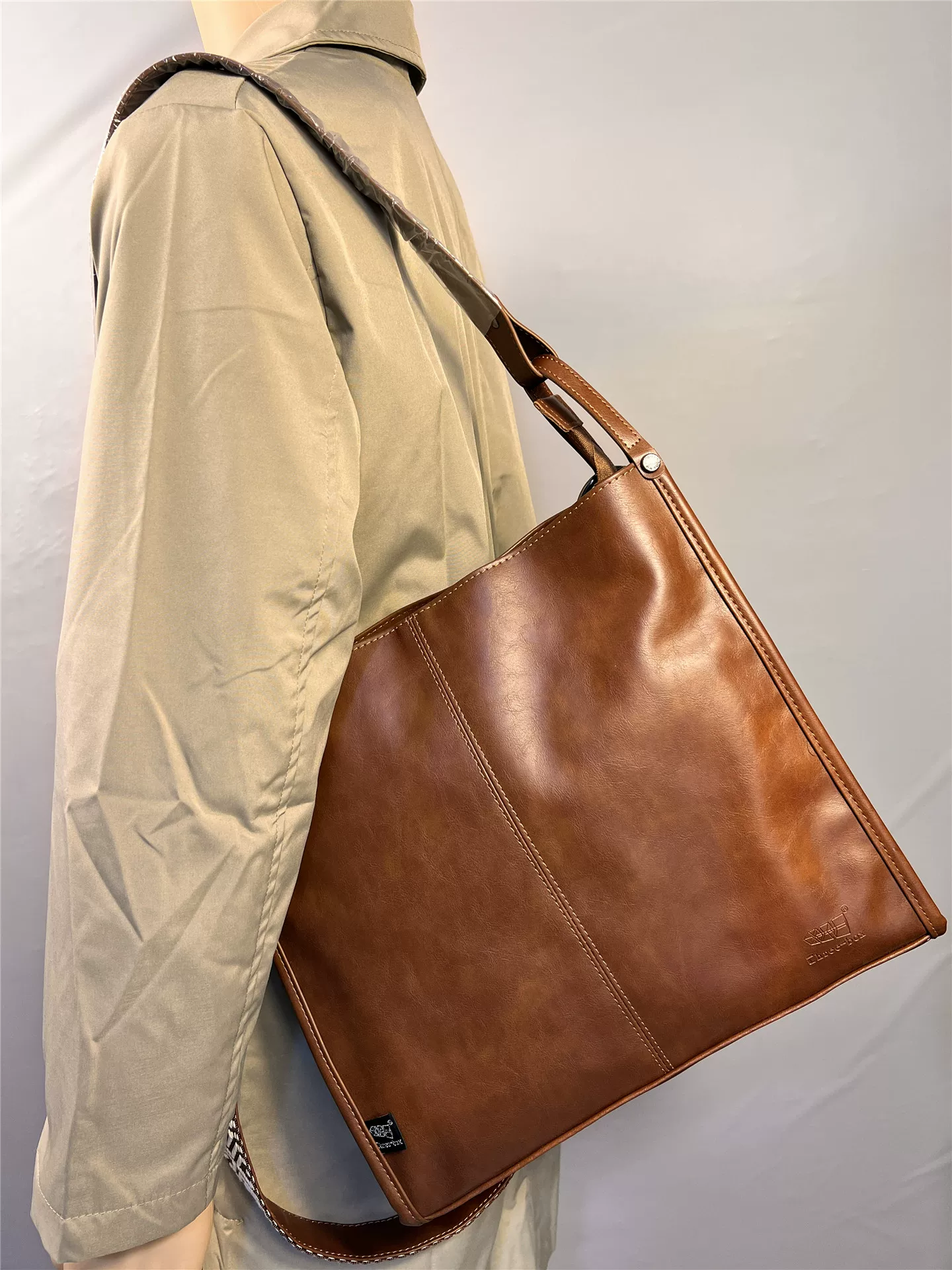 Túi tote đi làm phong cách đường phố unisex Túi đeo chéo Nhật Bản và Hàn Quốc Túi đeo vai đa năng Túi xách da mềm Ba lô du lịch