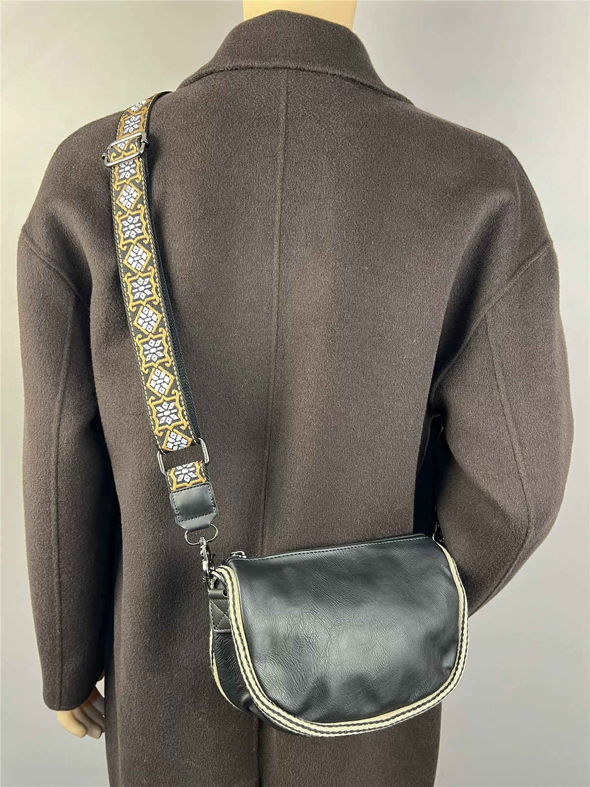 Túi hình lưỡi liềm hợp thời trang dành cho nam giới của Threebox, túi đeo chéo kiểu Hàn Quốc và Nhật Bản, túi đeo vai bằng da mềm kiểu Anh thông thường