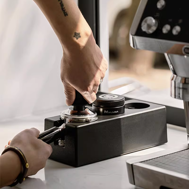 Bộ dụng cụ pha cà phê MUVNA gồm tay cầm máy pha cà phê, giá đỡ, đế ép cà phê kiểu Ý