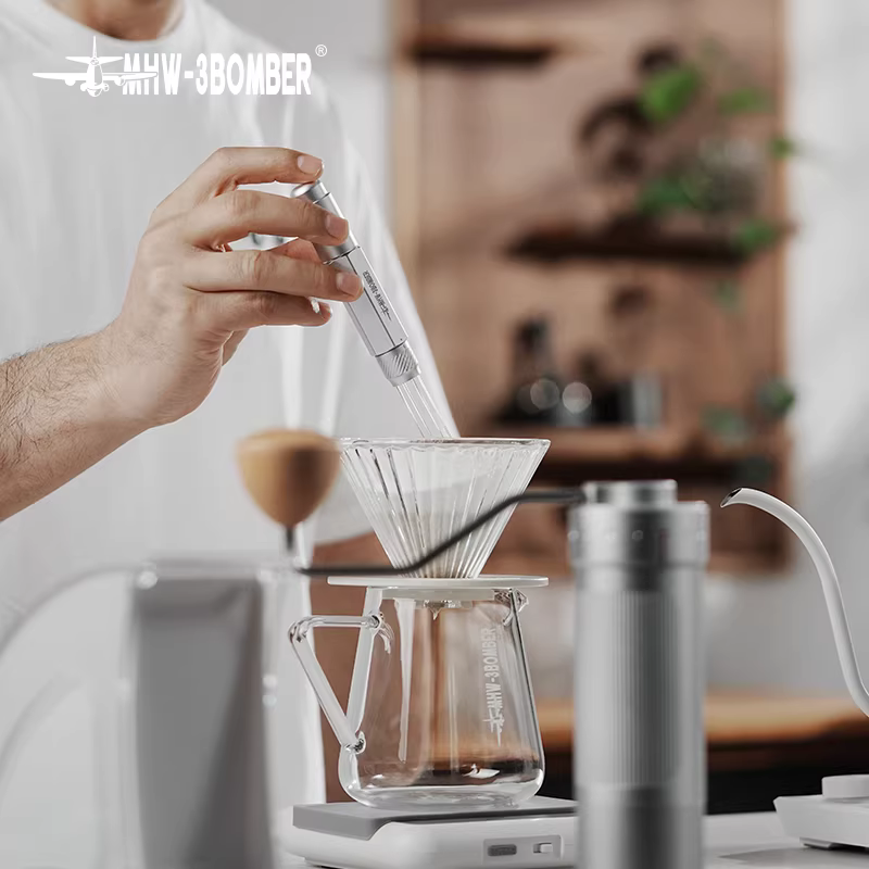 Máy khuấy bột cà phê MHW Bomber Lightning Powder Stirrer PRO của Ý để phá vỡ cục tụ và phân phối bột đều với thiết kế dạng ống lồng