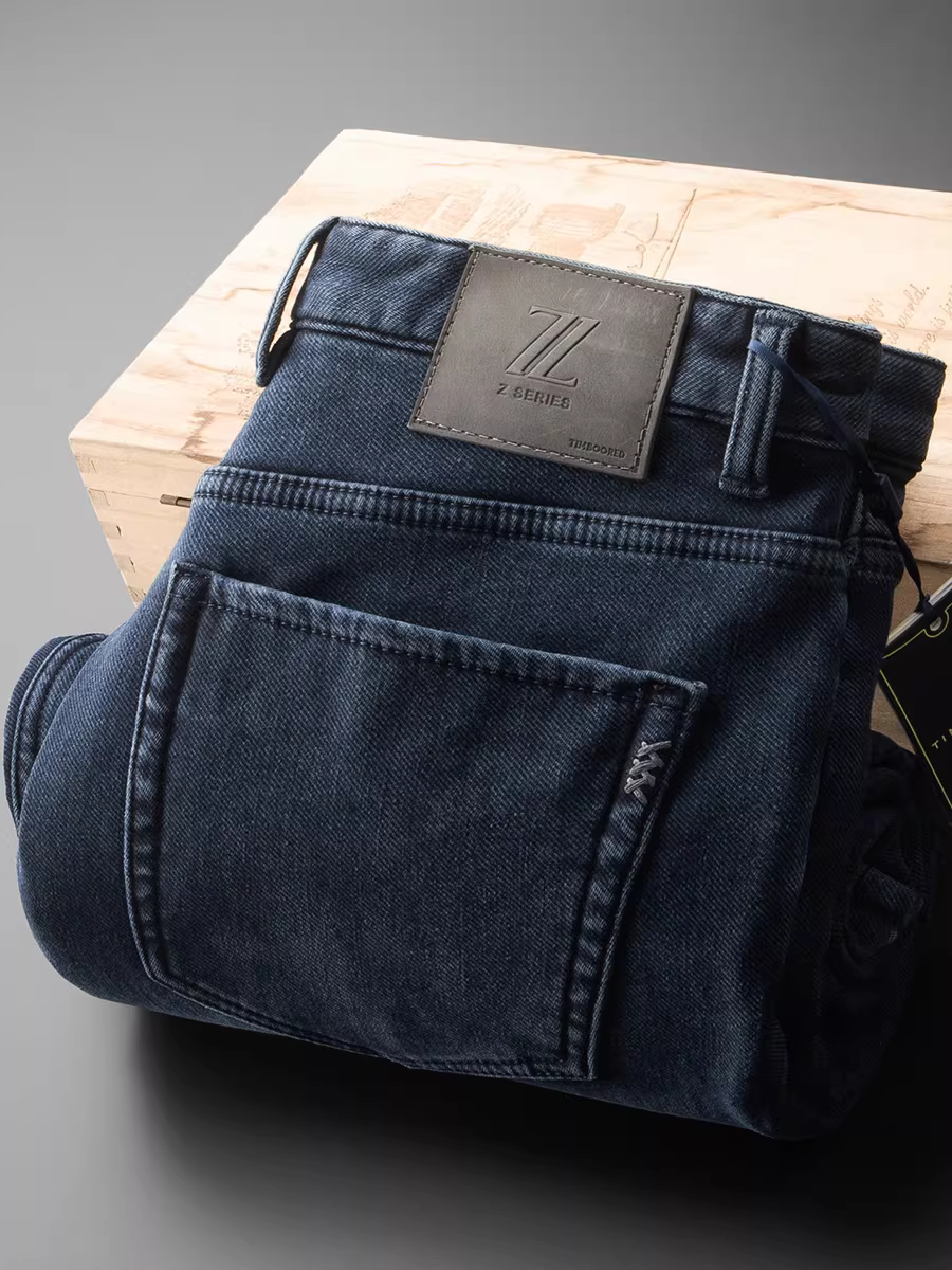 Quần jean mùa đông mới dành cho nam, lót lông cừu và dày dặn, chất liệu denim xanh đã qua xử lý, kiểu dáng thun co giãn, ống thẳng rộng, giữ ấm.