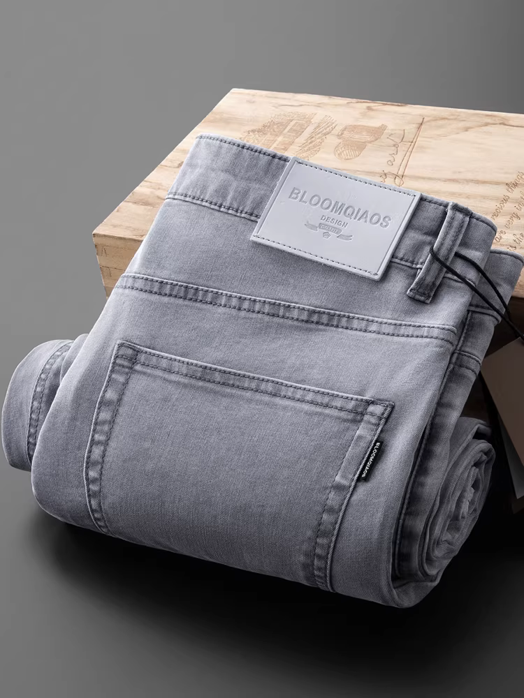 Quần jean nhẹ màu xám trắng kiểu mới mùa xuân hè dành cho nam, quần dài thẳng ống, bền, giặt mềm, thoáng khí, đa năng và thời trang.