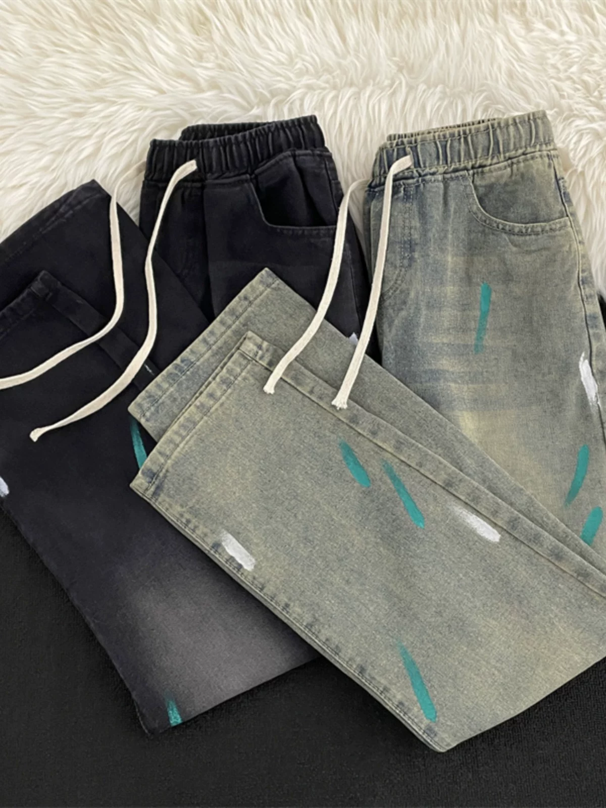 Quần jeans nam họa tiết graffiti cá tính, quần ống đứng dây rút đa năng, quần ống rộng dáng suông phong cách Mỹ thời thượng thu đông.