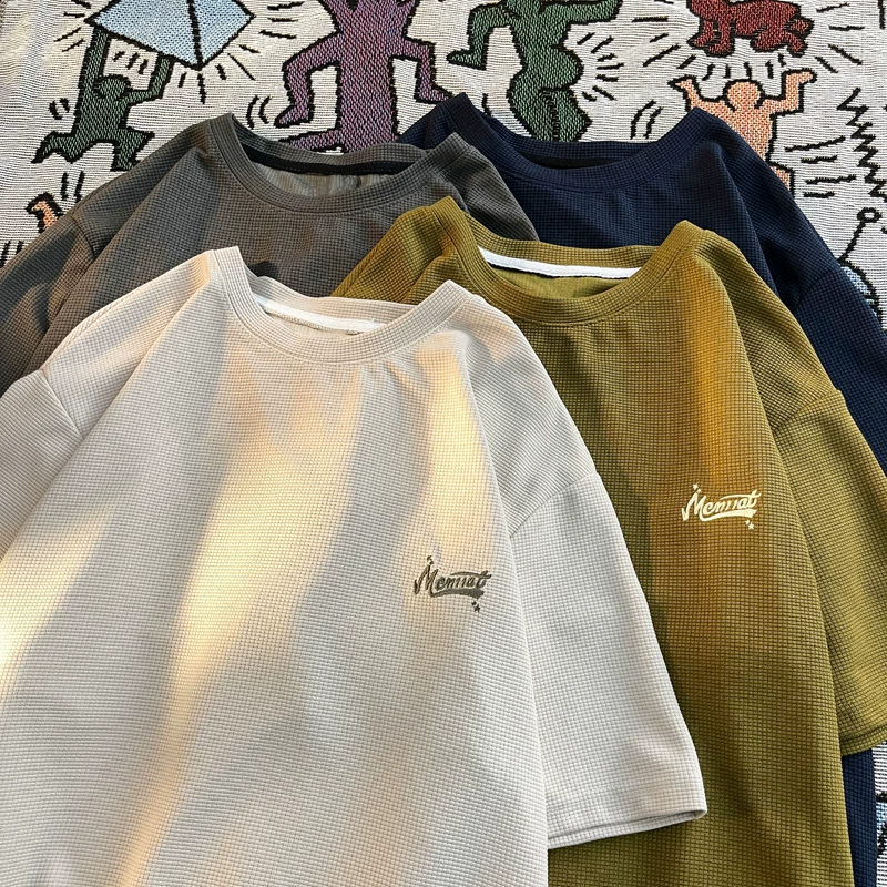 Áo thun waffle kiểu Hồng Kông dành cho nam, áo thun tay ngắn cổ tròn rộng rãi mùa hè, áo cặp đôi sinh viên thời trang tay lửng.