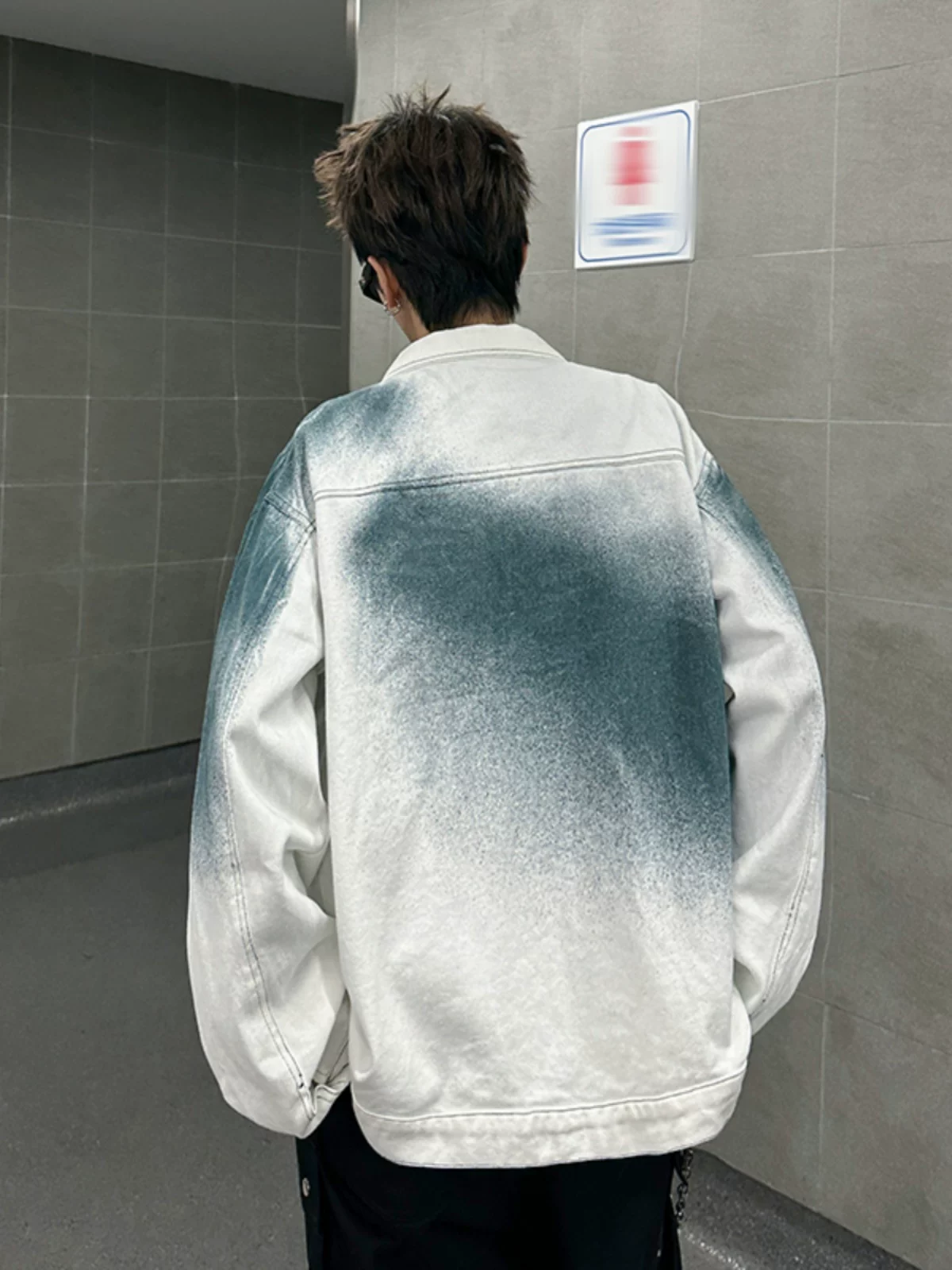 Áo khoác denim nhuộm màu gradient dành cho nam, thiết kế mang phong cách đường phố Mỹ, trang phục công sở hợp thời trang dáng rộng mùa xuân.