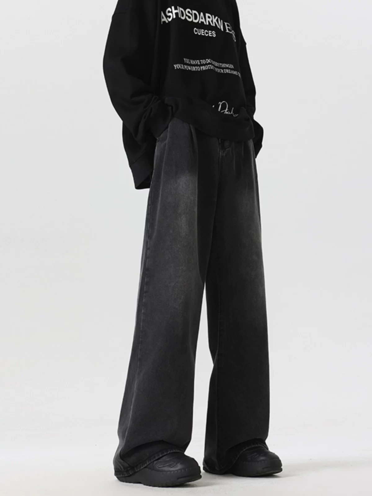 Quần jeans hip-hop thời thượng mùa hè dành cho nam, phong cách đường phố Mỹ cổ điển, quần ống rộng xòe dài chạm đất, chất liệu washed.