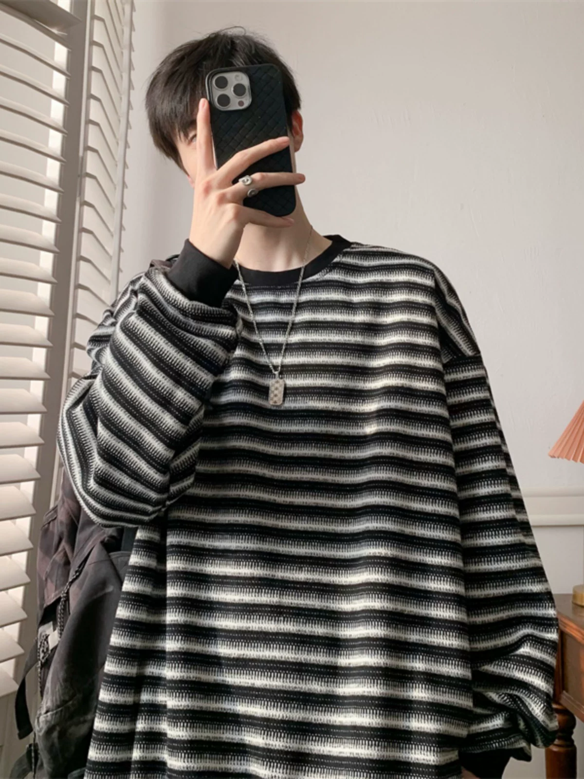Áo nỉ cổ tròn kẻ sọc dày dặn dành cho nam, áo thun cơ bản kiểu Mỹ mùa thu, áo thun dài tay dáng rộng hợp thời trang dành cho cặp đôi.